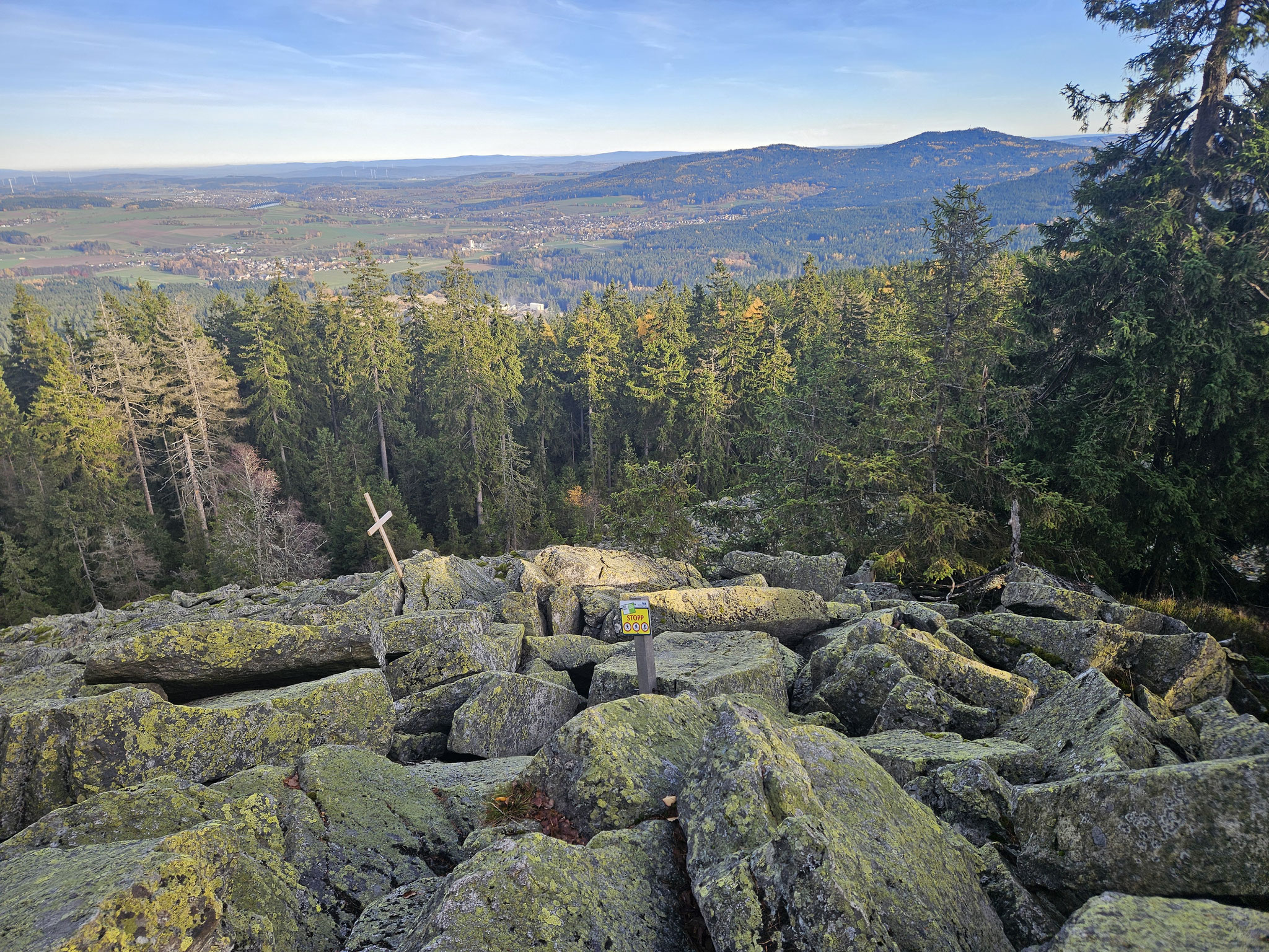 Seehügel-Platte. Blick über Tröstau zur Selb-Wunsiedler Hochfläche.