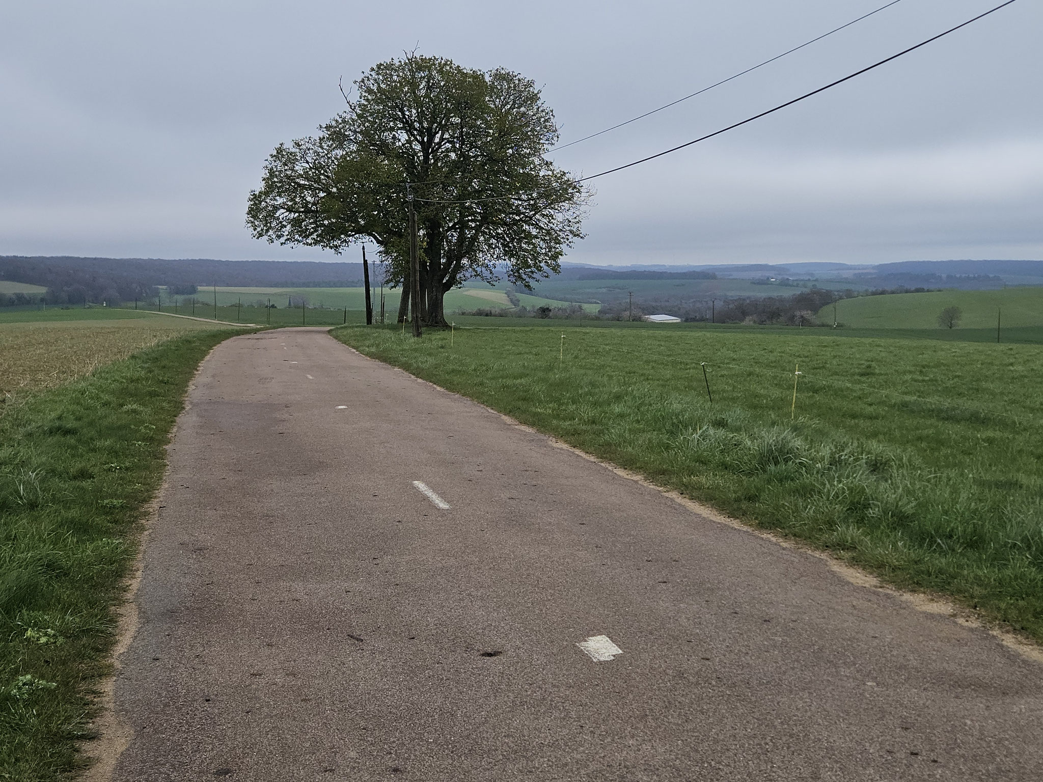 Montenaille, Kulminations- und Wasserscheidepunkt.