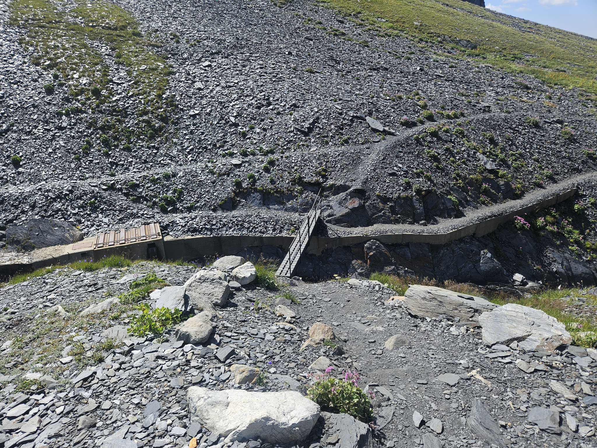 Aufstieg zum Greinapass, Brücke über den Brenno della Greina.