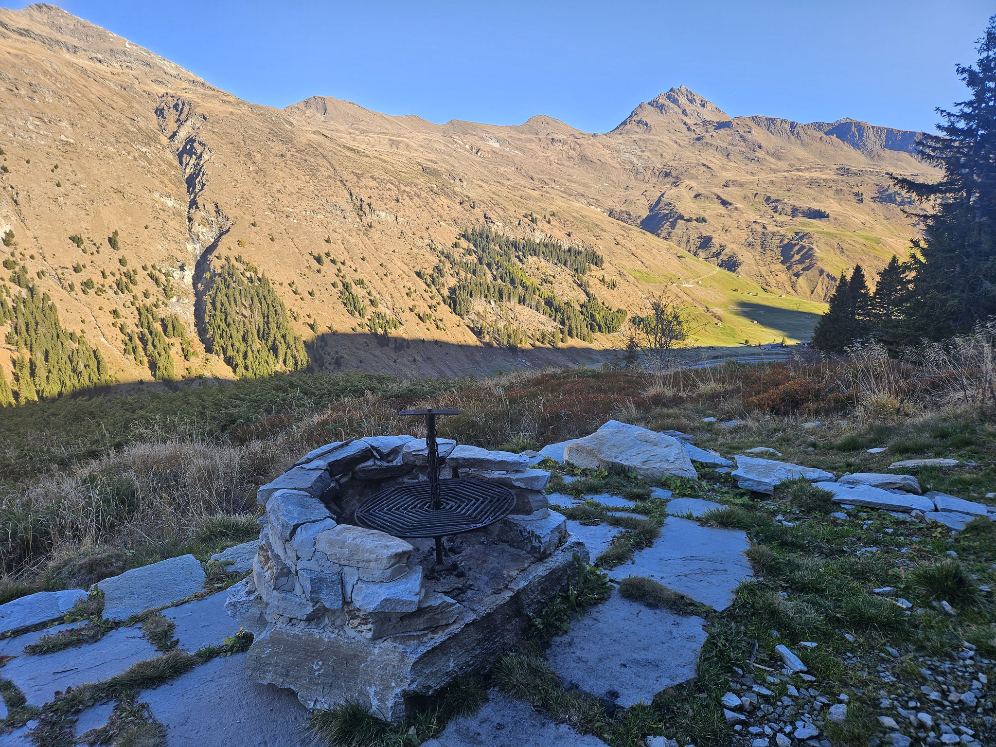 Picknick-Platz Dürrenbühl. Gegenüber der Valserberg.
