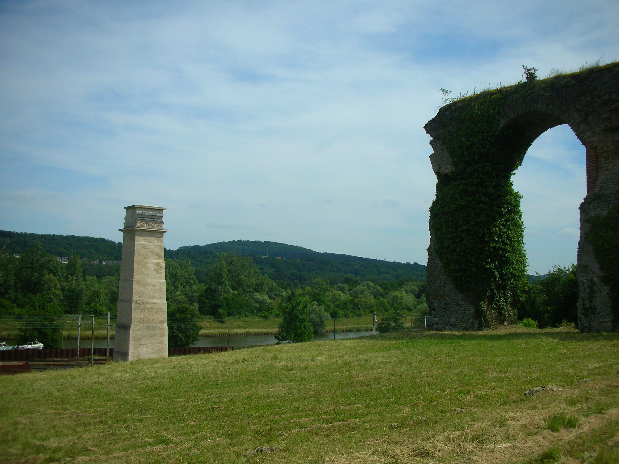 Römisches Aquädukt bei Ancy-sur-Moselle.