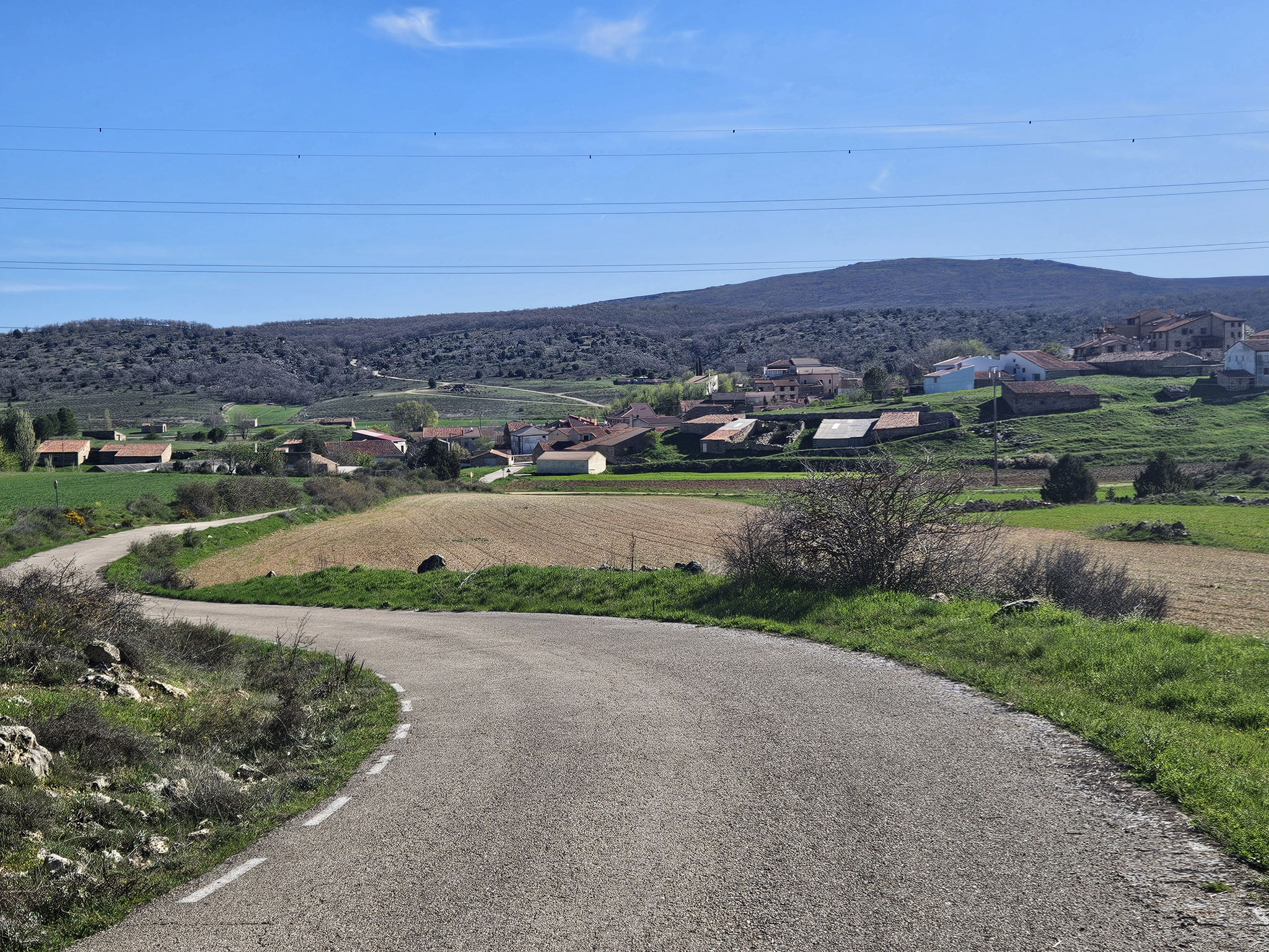 Ob Selas. Rückwärts-Sicht Richtung Sierra de Aragoncillo.