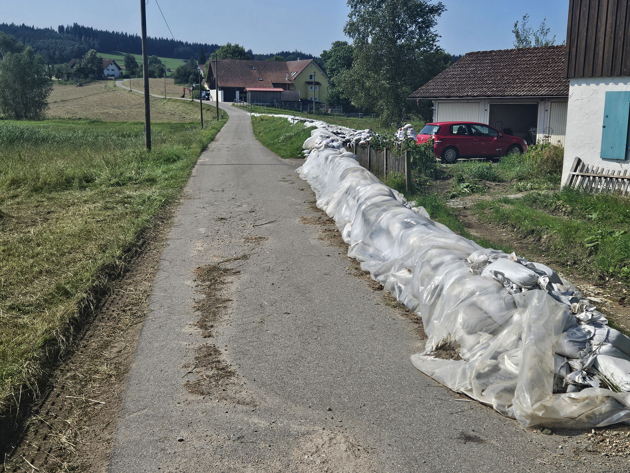 Lettelesmühle. Sandsack-Damm gegen das Hochwasser.