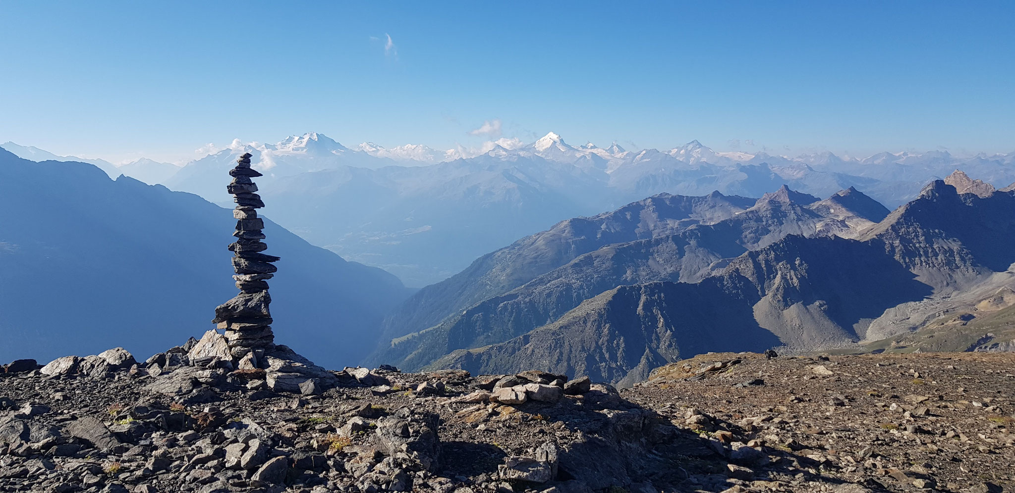 Auf dem Hockenhorngrat. Walliser Alpen mit Mischabel, Weisshorn etc.