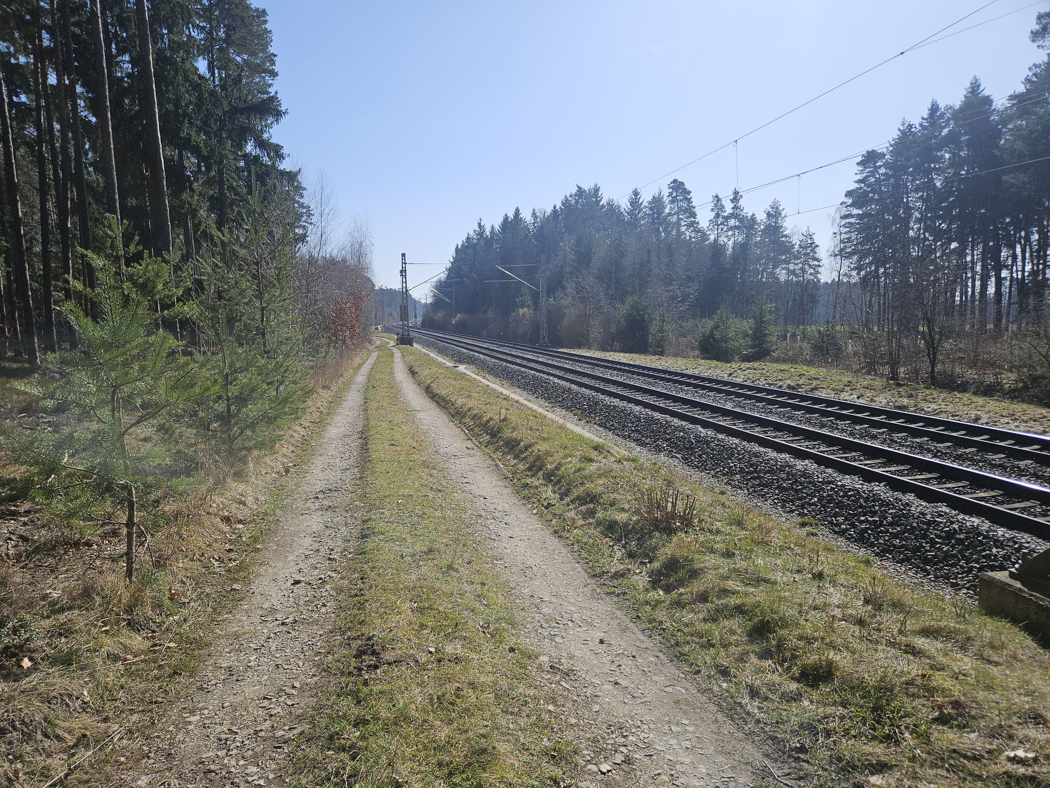 Entlang der Bahnlinie am Rosenberg.
