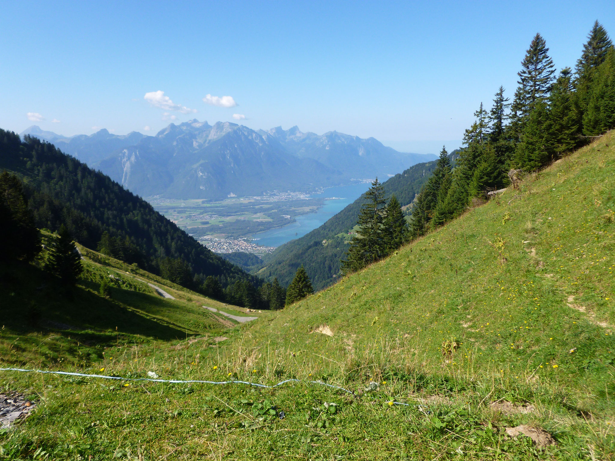 Col de Chaude. Unten Villeneuve am Genfersee.