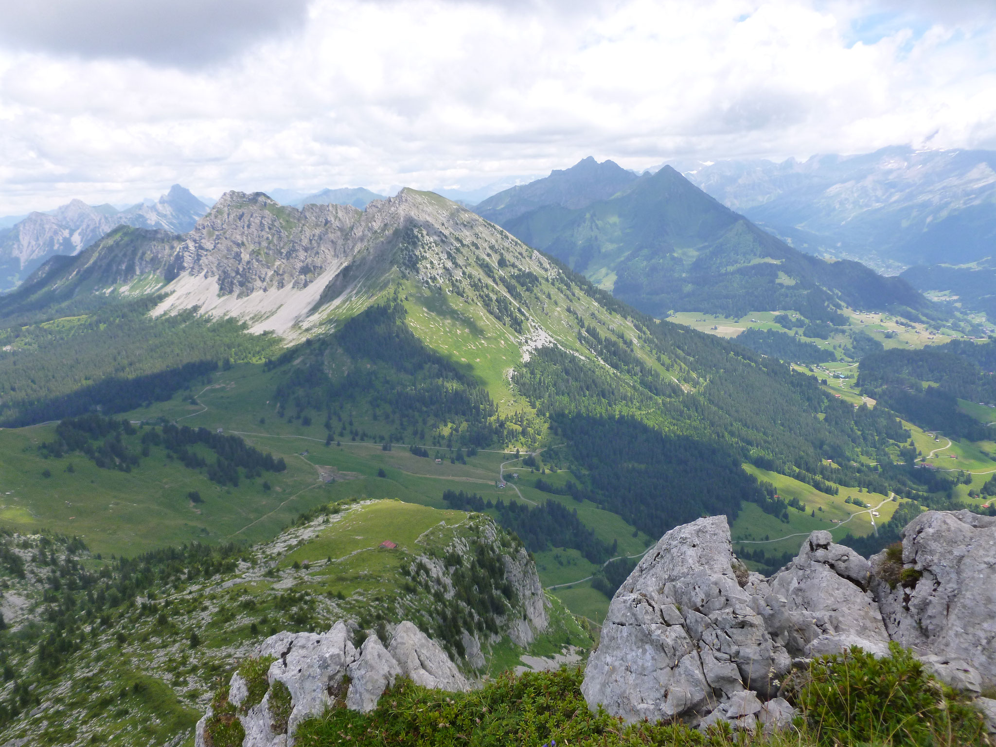 Tour de Famelon, Blick auf Mont d'Or.