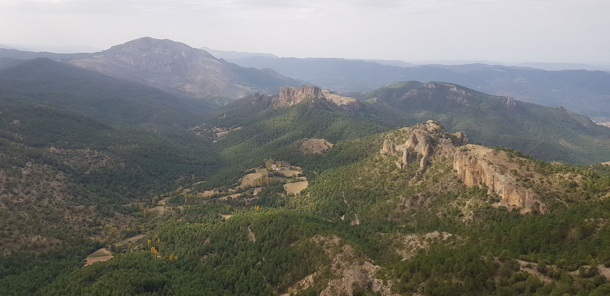 Navalperal. Blick nach Westen über Moralejos zum Yelmo.