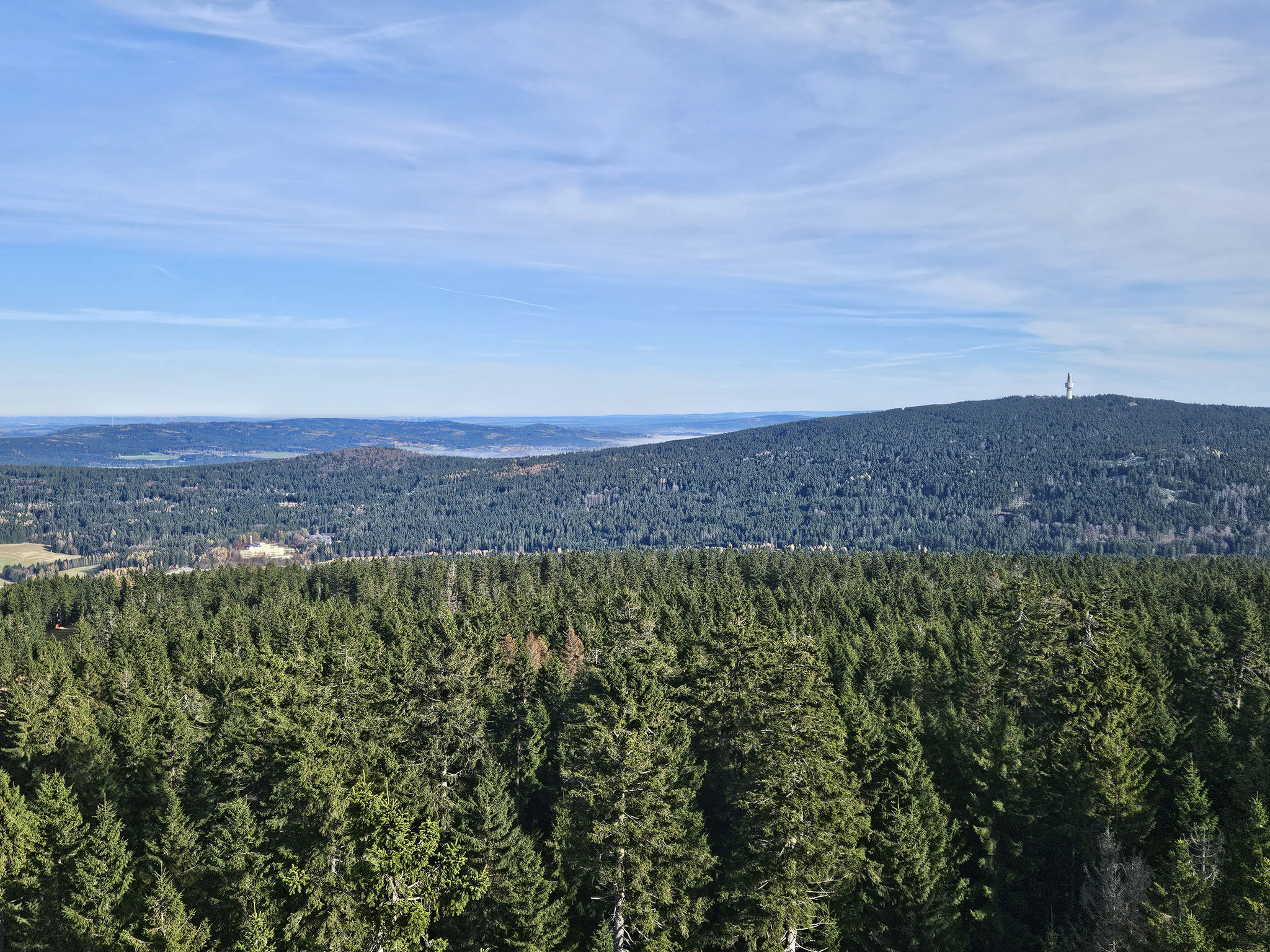 Asenturm. Blick über den Schneeberg Richtung Erzgebirge.