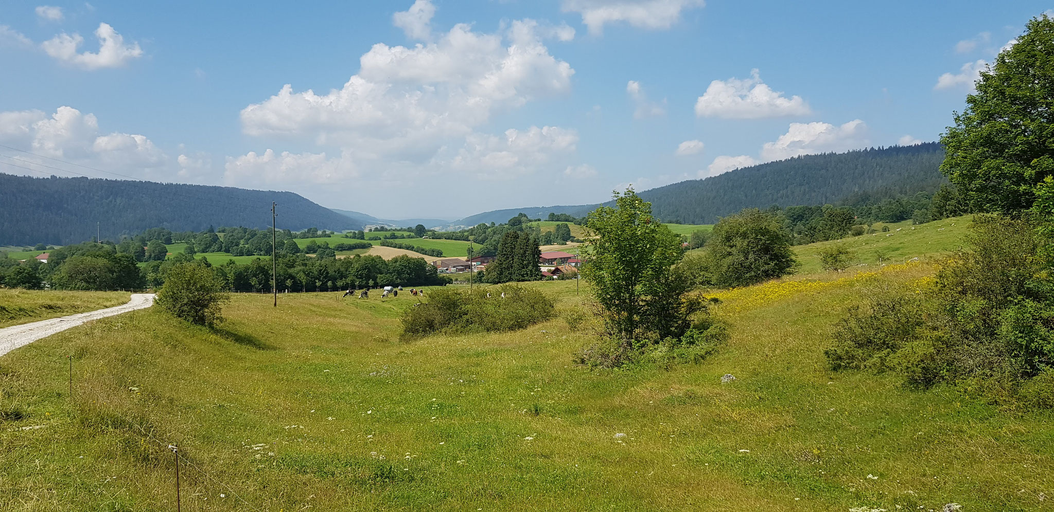 Replans, Blick durchs Verrières-Tal nach Westen.