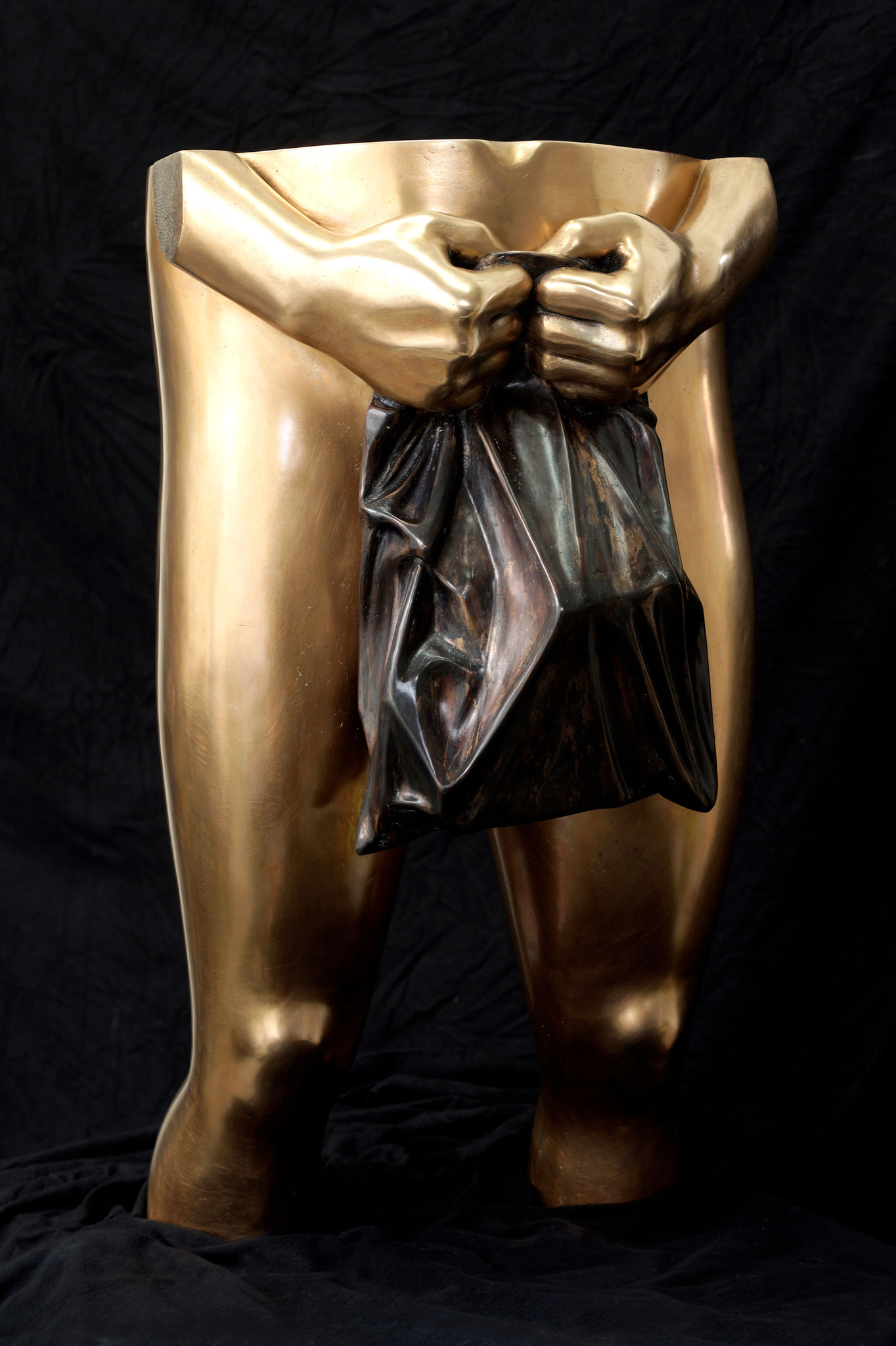 der Letzte (Mann mit Tüte), ca. 70x40x35 cm, Bronze patiniert, 2020