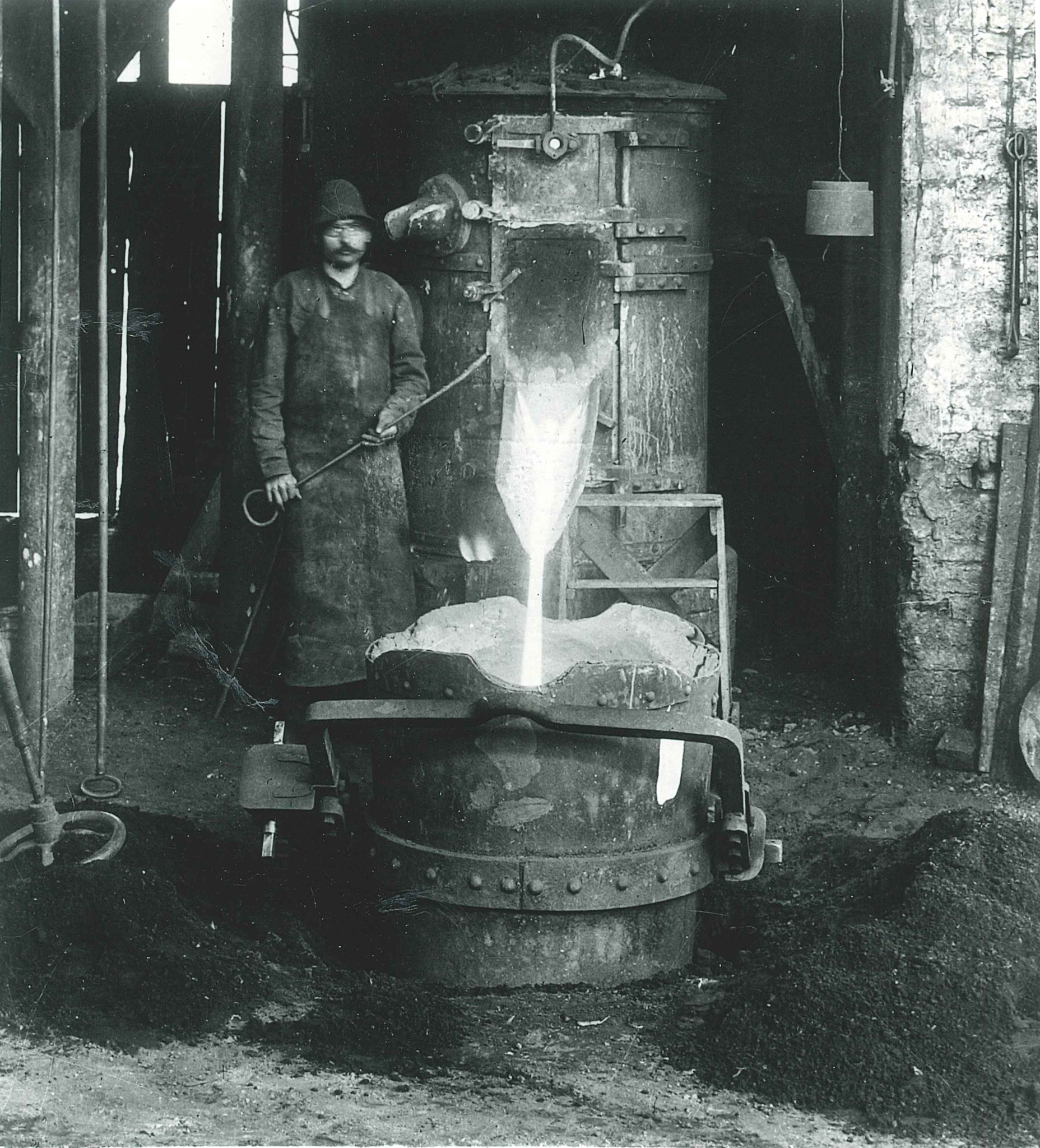 Workers at the Concordia ironworks tapping a cupola furnace.