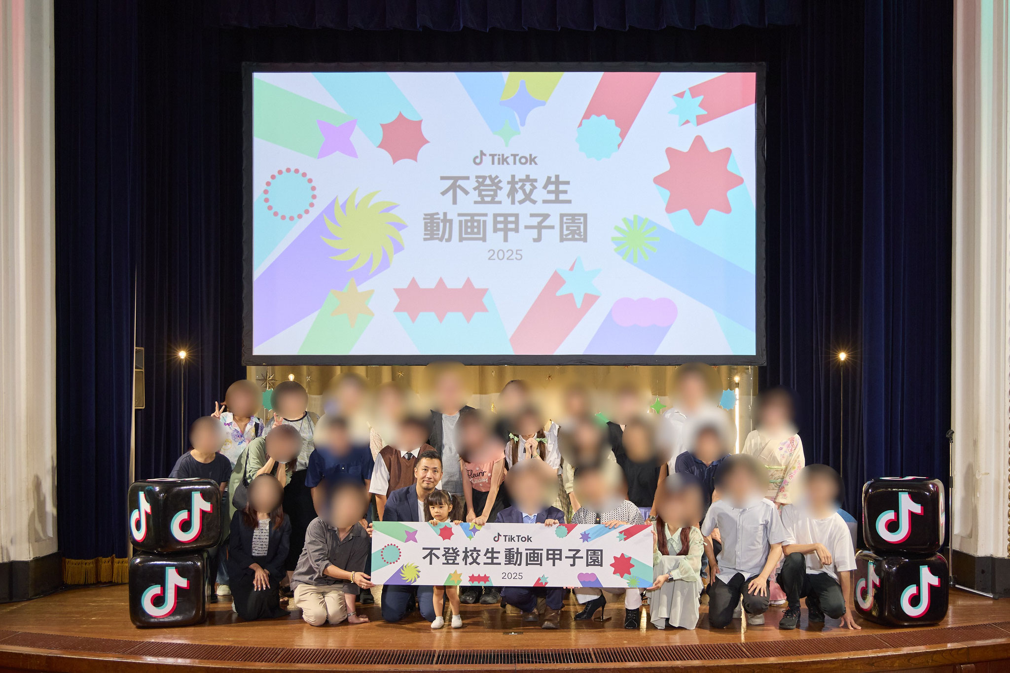 昨年の様子　特別審査員-記念写真