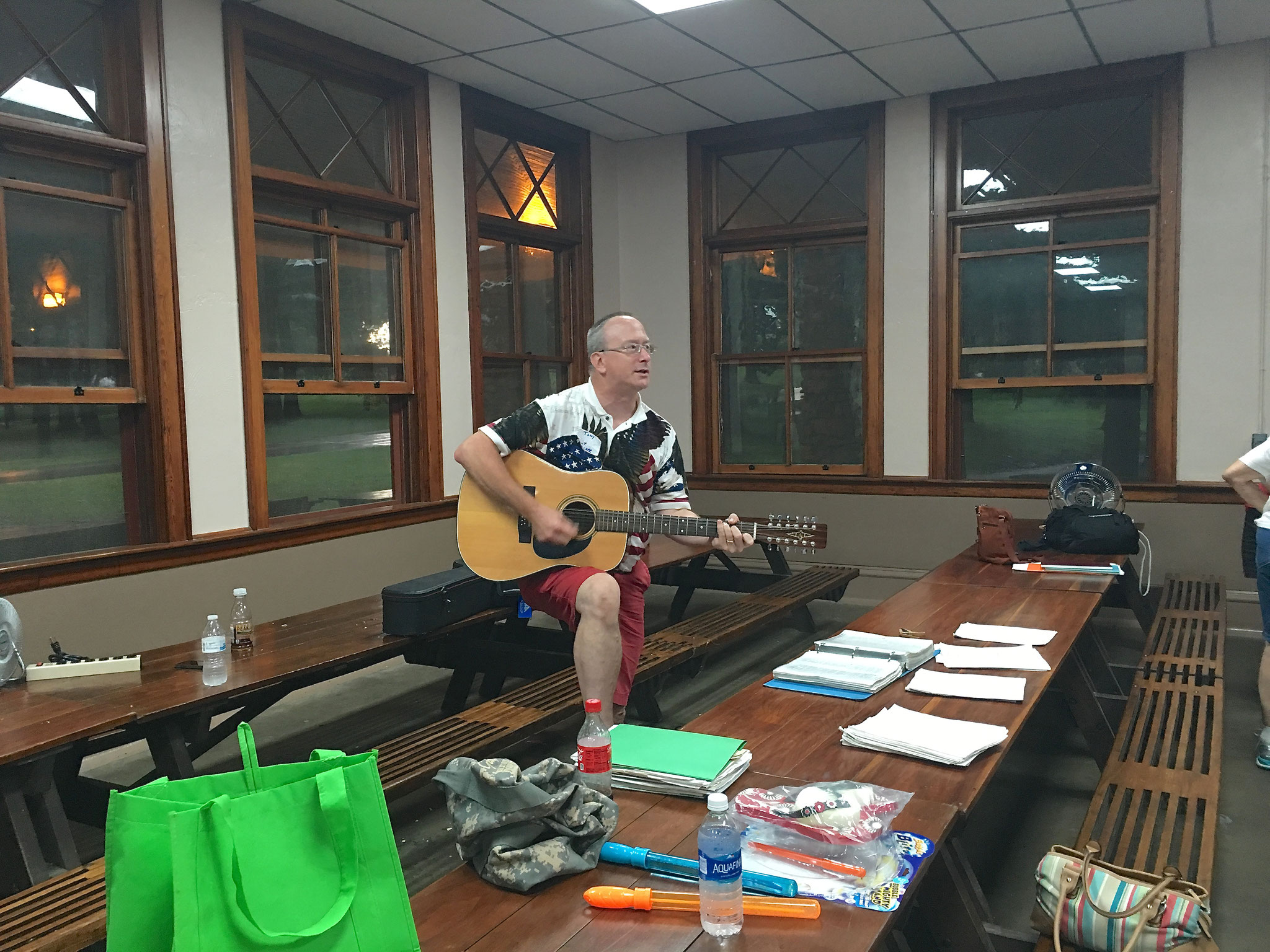 Tony Wagner singing and playig the guitar