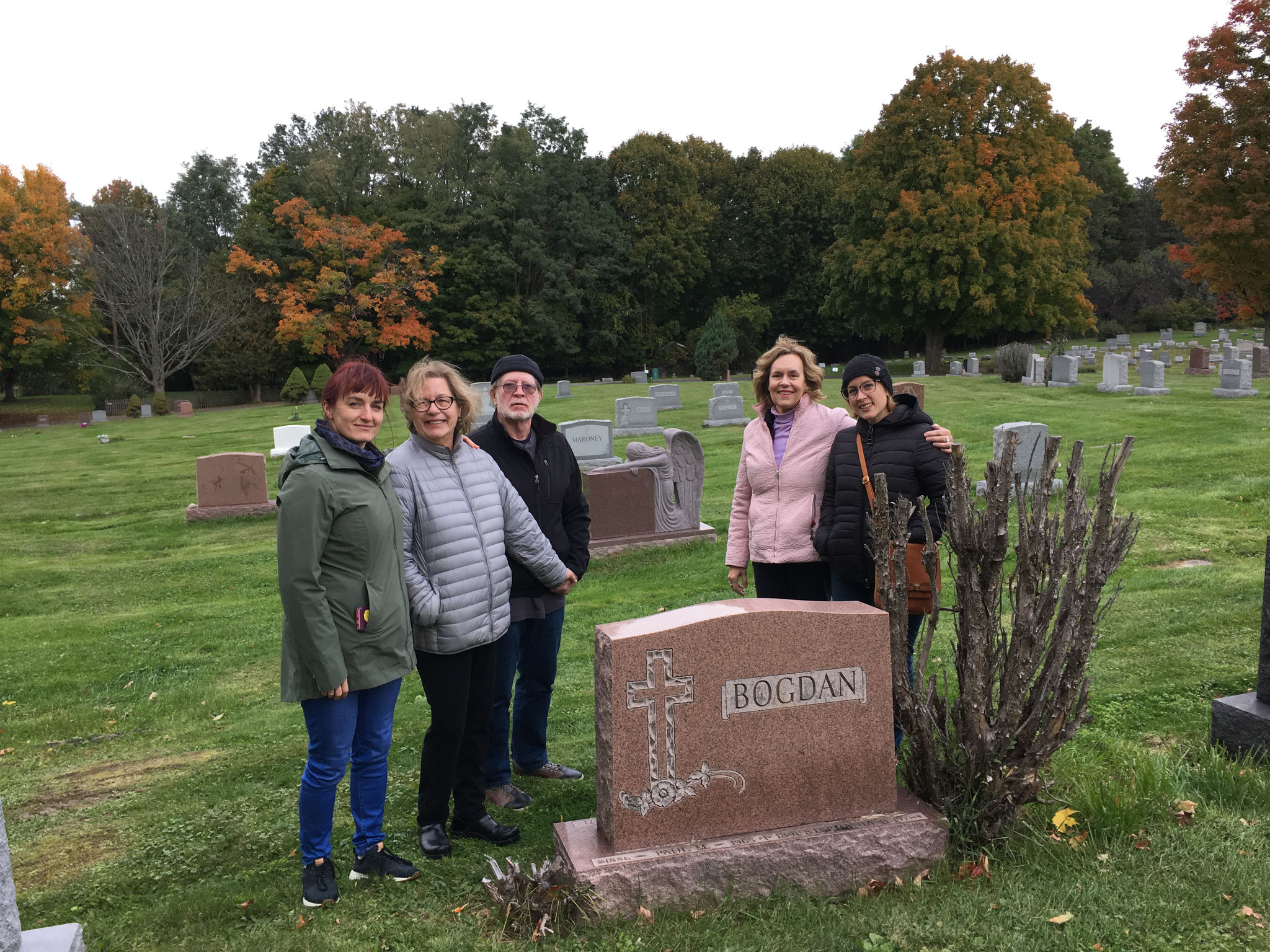 Wendy Barner, Jan, Jerry, Lorraine & Emily Barner at the Bogden Grave, Oct. , 2018