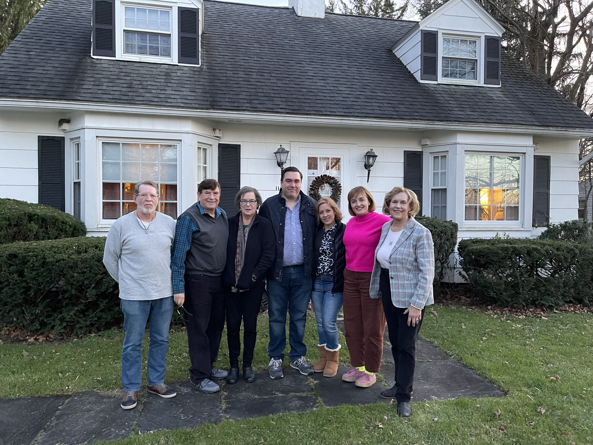 Jerry, John, cousin Jan, Greg, Emily Barner, Wendy Barner, Lorraine at Lockwood Rd. Thanksgiving, 2022