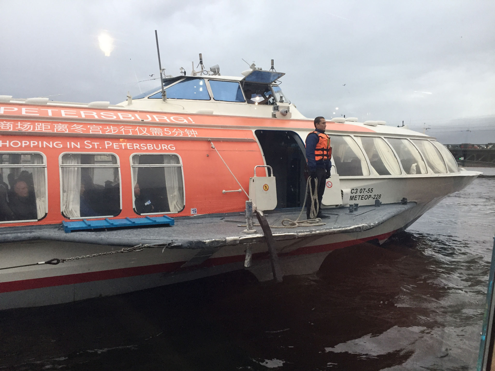 Boat ride to Peterhof