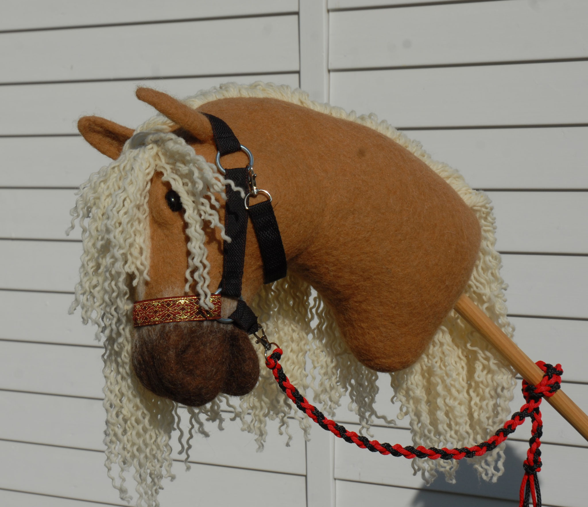 Hobby Horse/Steckenpferd mit Strickwollmähne