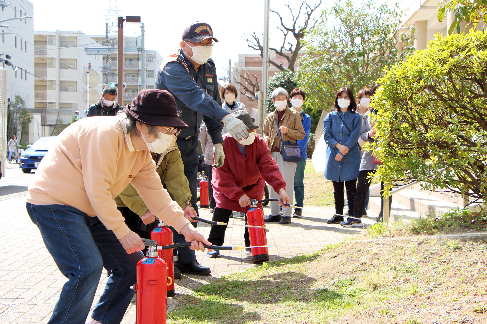 訓練は水消化器で。実際には粉末です。