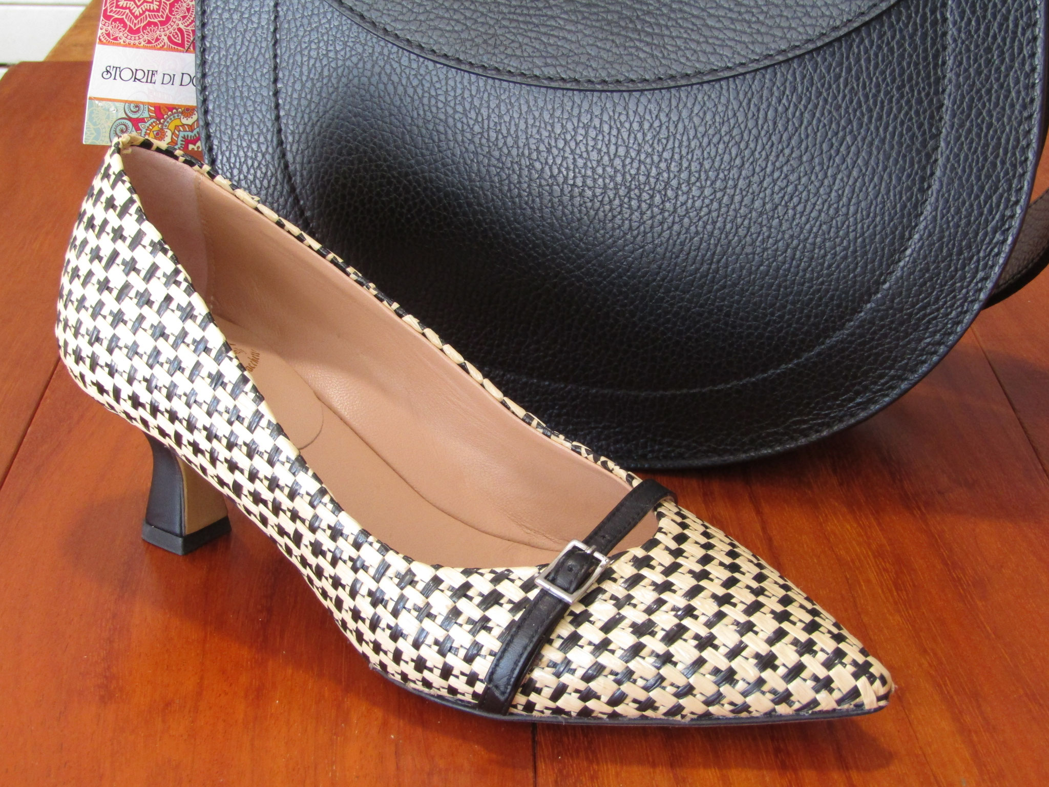 Intrecciato pelle nera e raffia beige fodera pelle f.do cuoio tacco 60
