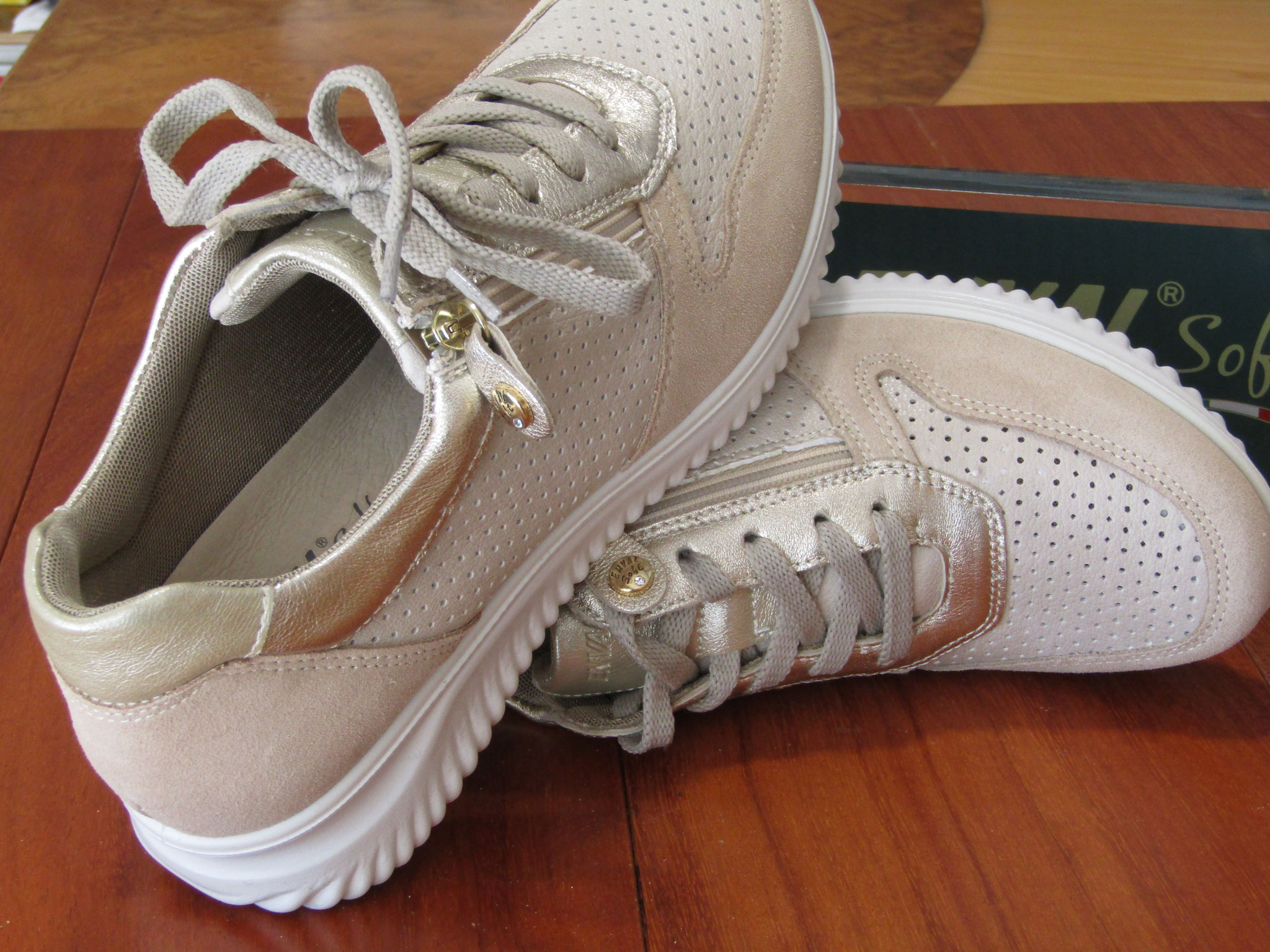 Sneaker in pelle e nabuck beige dorato con cerniera f.do gomma forma extra large