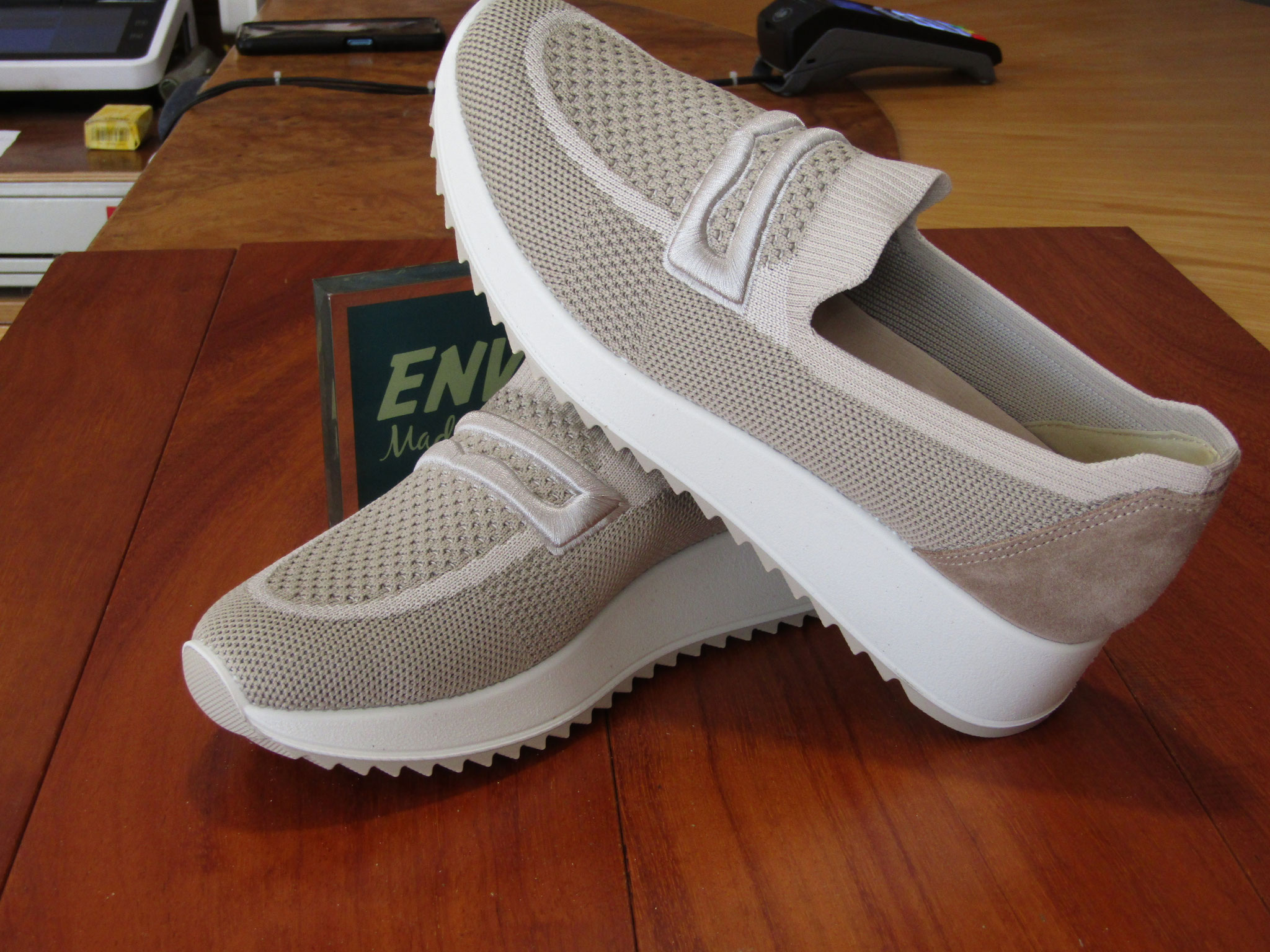 Tessuto tecnico elasticizzato beige fondo gomma morbida alto