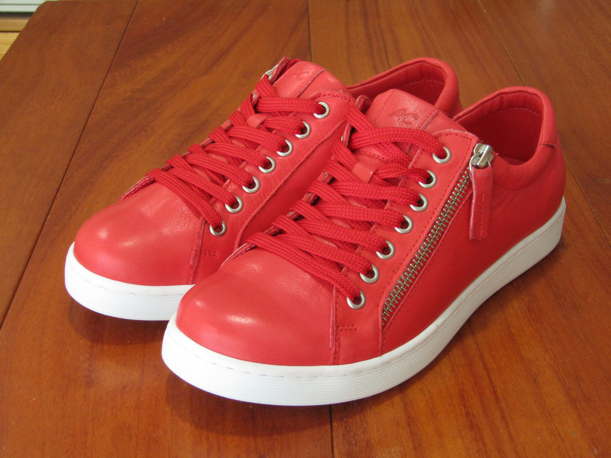 Sneaker pelle rossa fodera pelle tomaio con cerniera fondo gomma soft