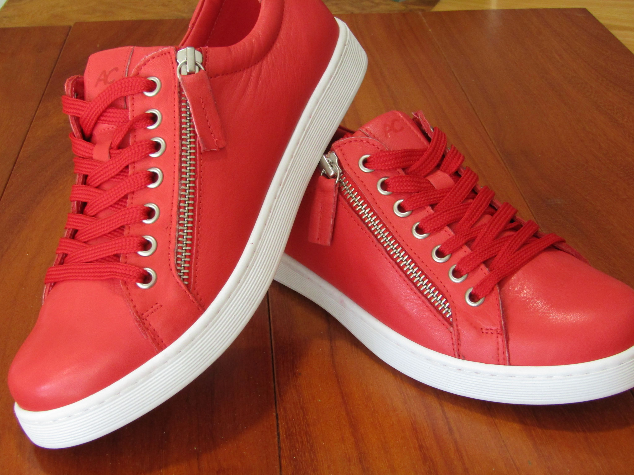 Sneaker pelle rossa fodera pelle tomaio con cerniera fondo gomma soft