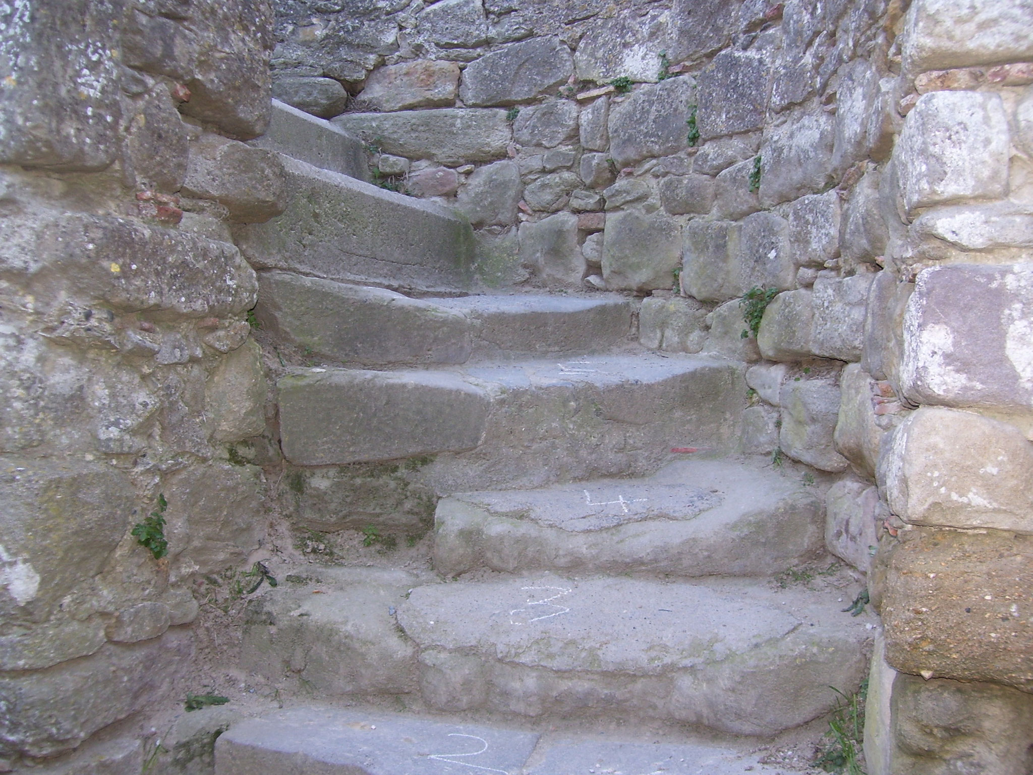 Escalier ruelle Carcassonne avant travaux