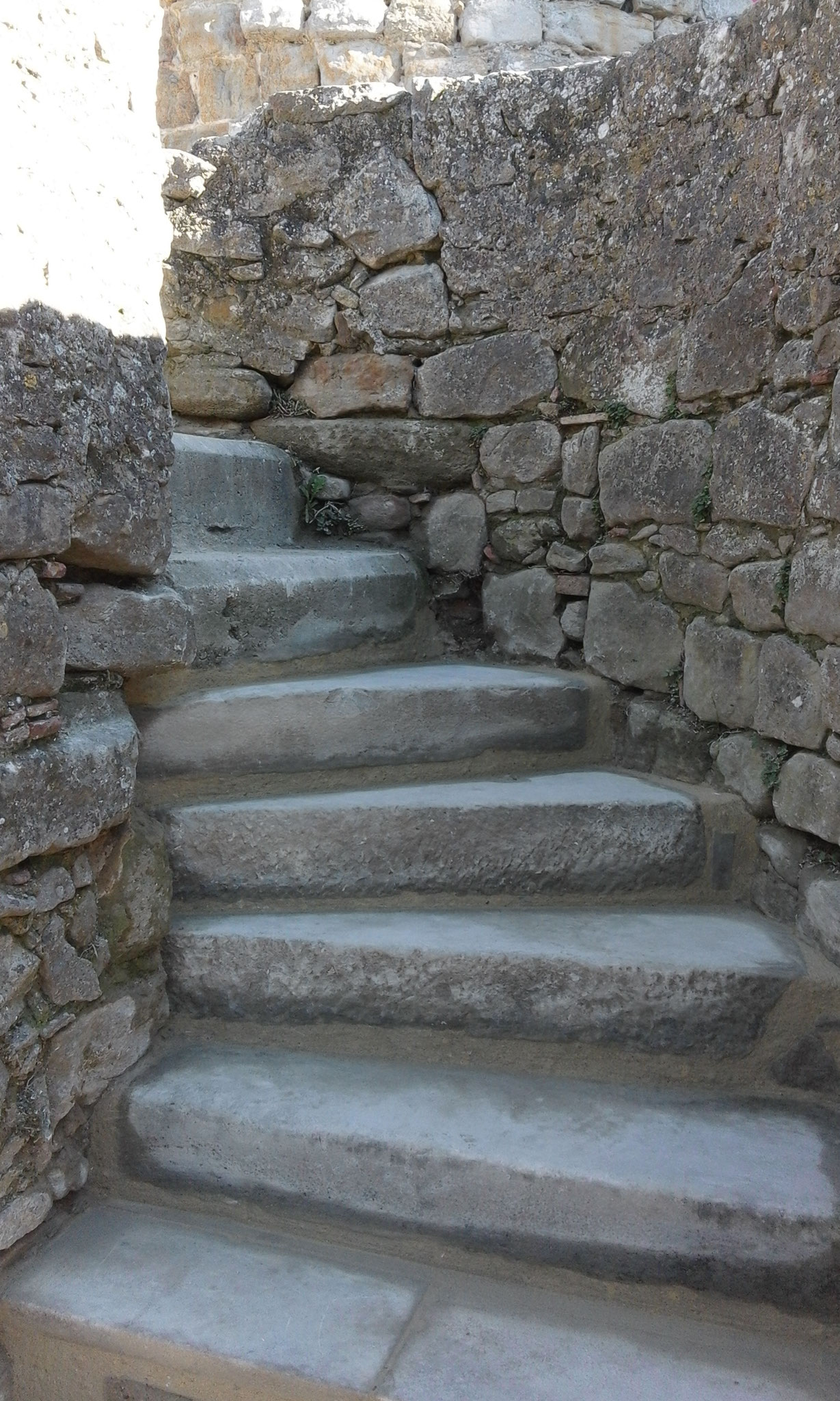 Escalier ruelle Carcassonne après travaux