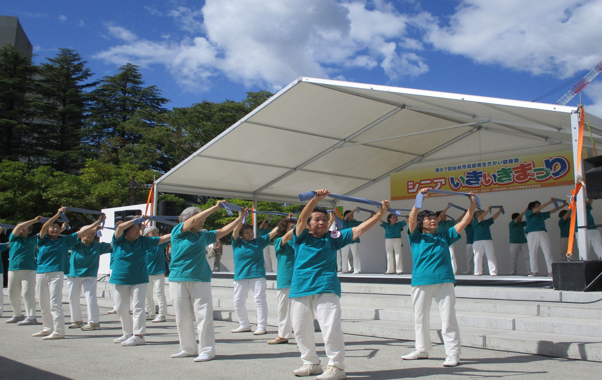 恒例！はつらつ仙台市老人クラブ連合会の六和功と踊り。