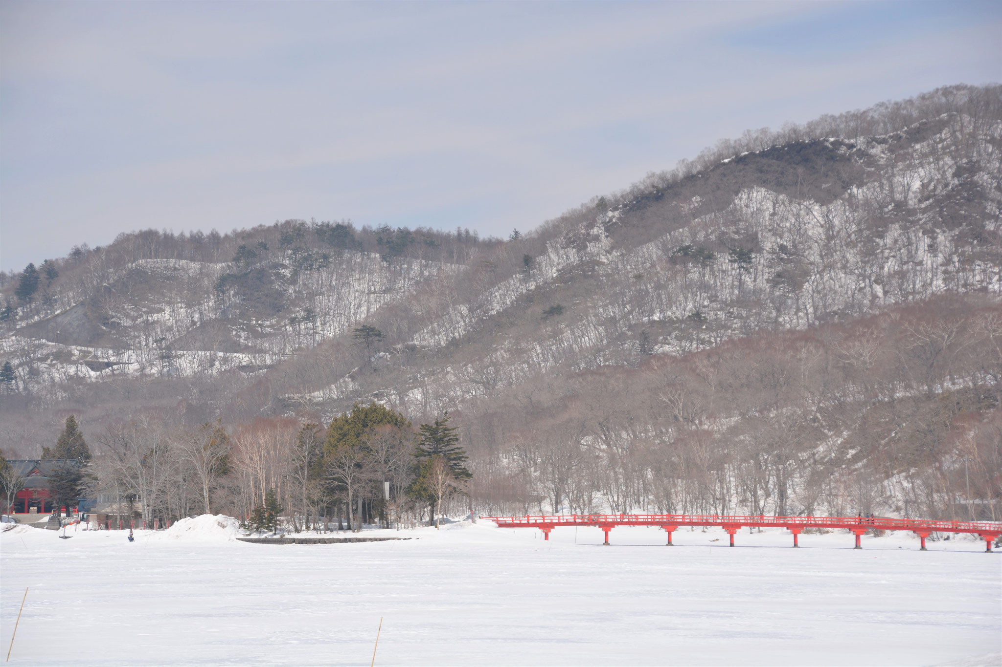 湖面の雪と赤城神社