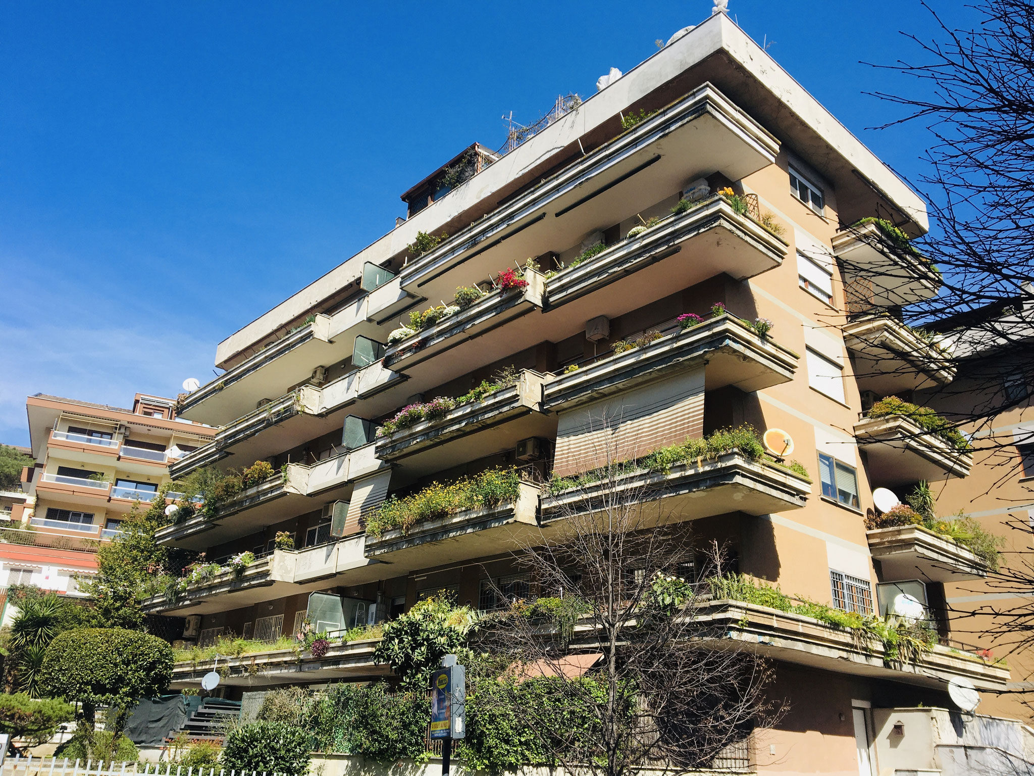 Manutenzione facciate con Bonus 90% edificio condominiale in Viale Beata Vergine del Carmelo, Roma (2021-2022)