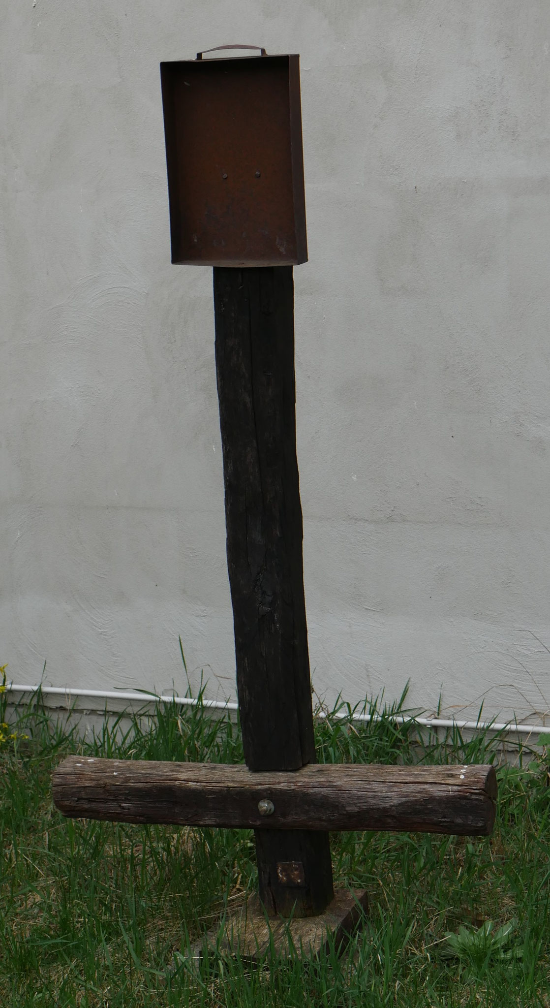 kreuz- bildstock; eiche, metall