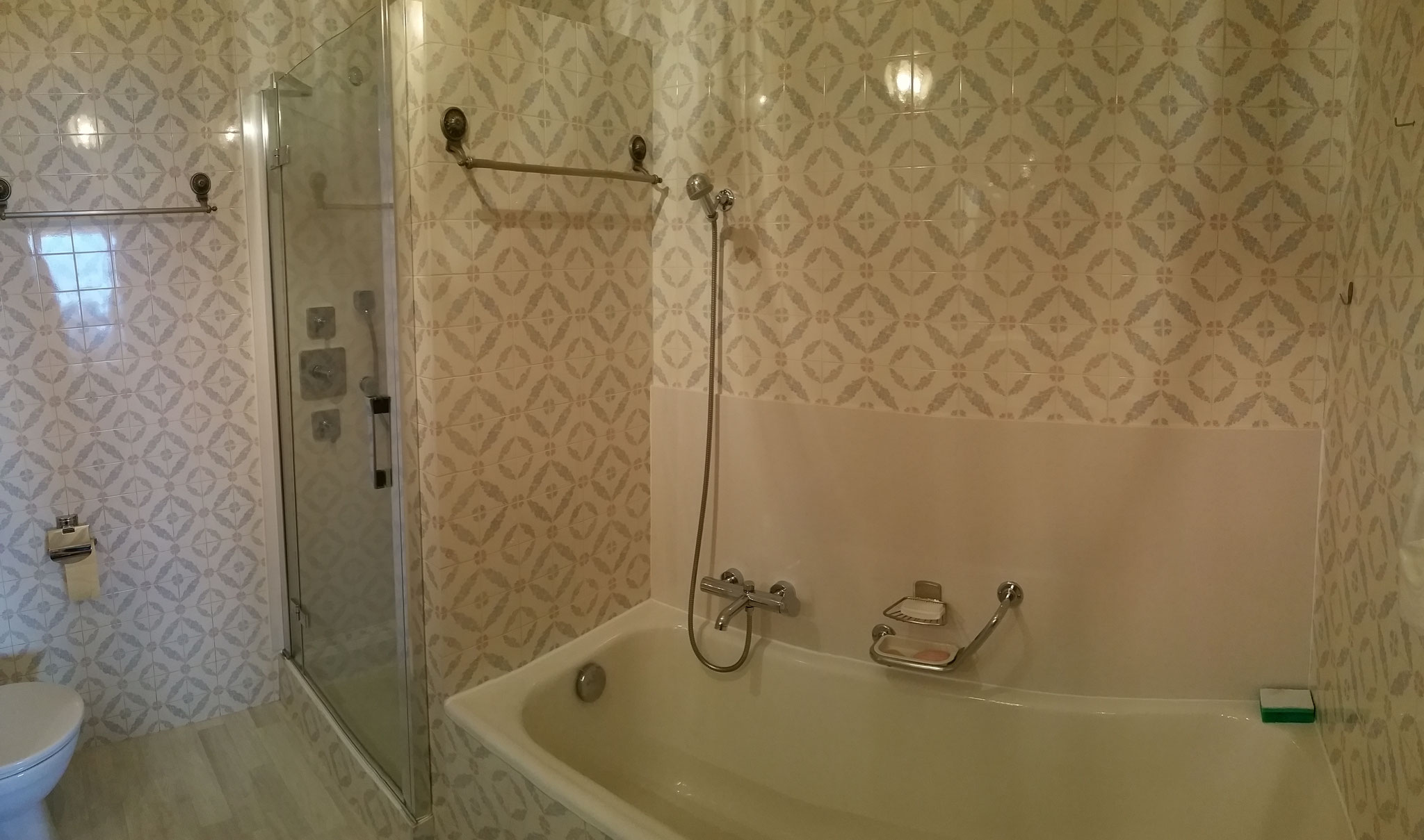 Après, Modif WC, Emaillage receveur et baignoire + robinetterie et paroi de douche