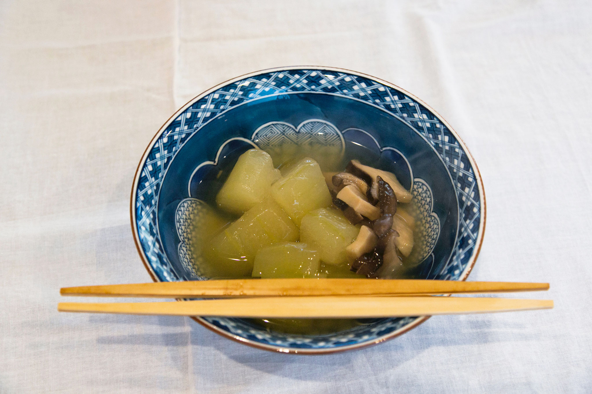 Azuke bachi (an additional dish to be portioned by guests)