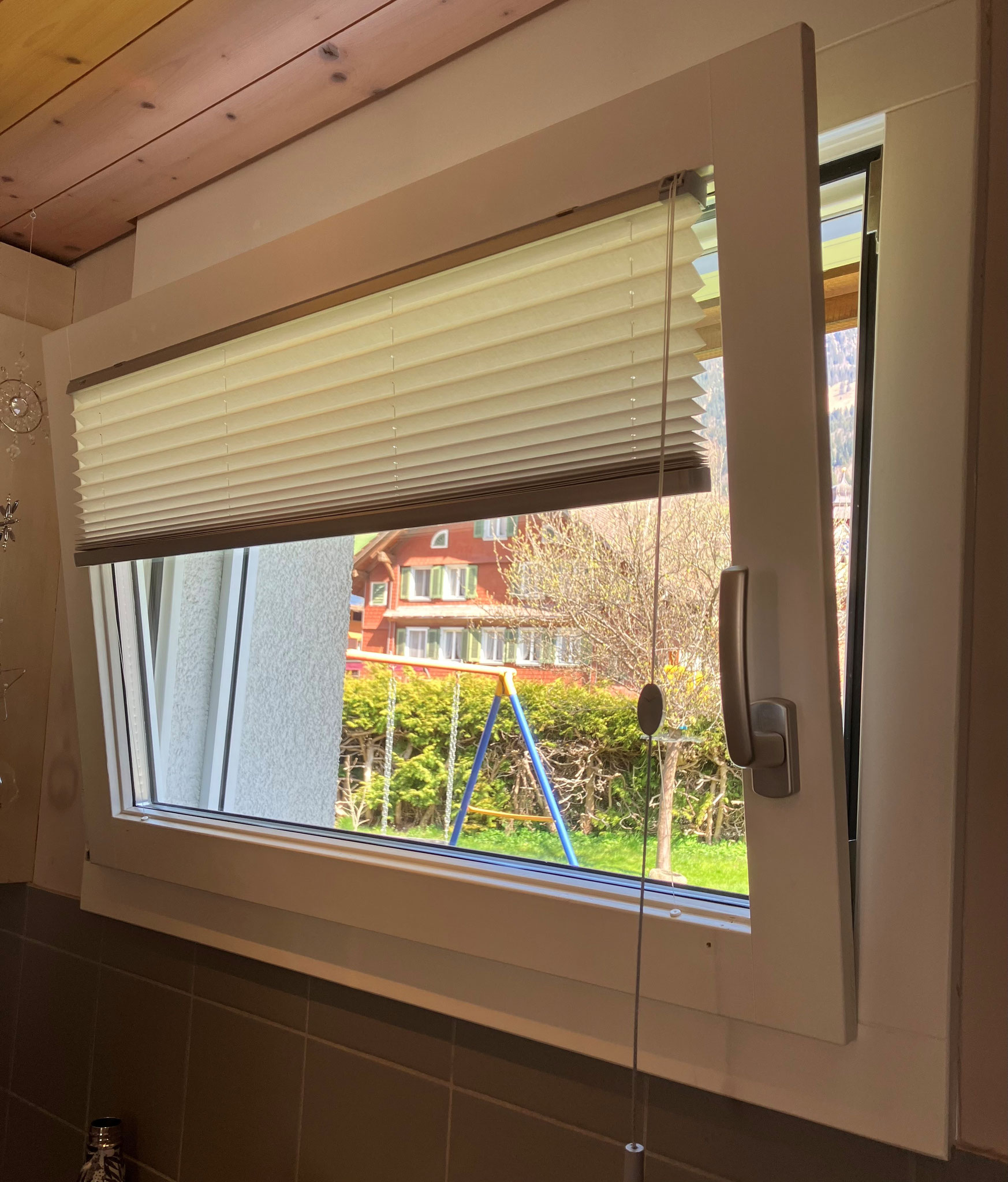 Plissee mit Pendelhilfe- damit nichts wackelt :)