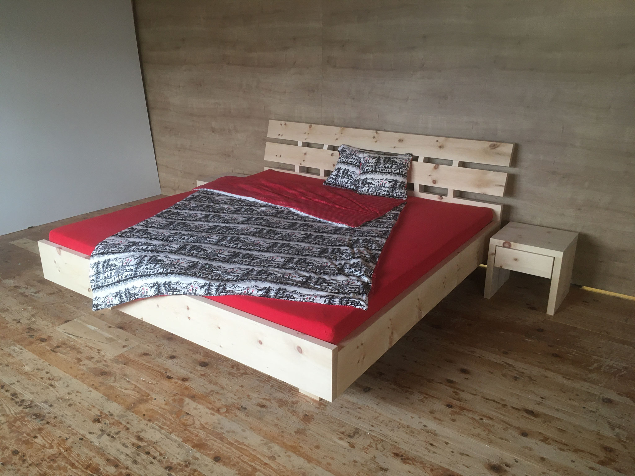 Individuelles Arven Holzbett mit Jersey Bettwaren, Divina