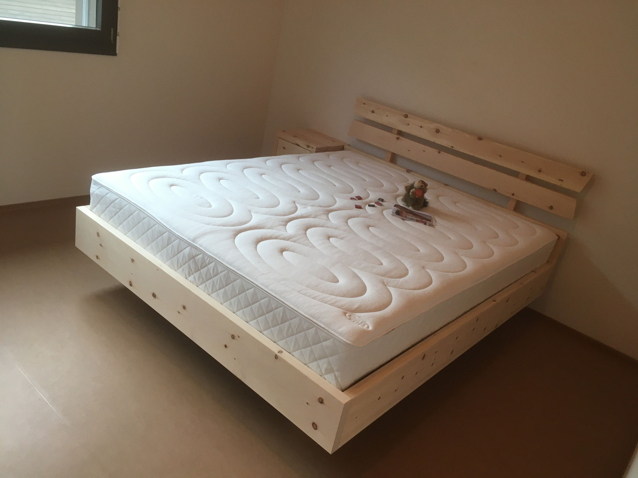 Arvenbett mit dem kompakten Designa Bettinhalt  #hüslernestlungern