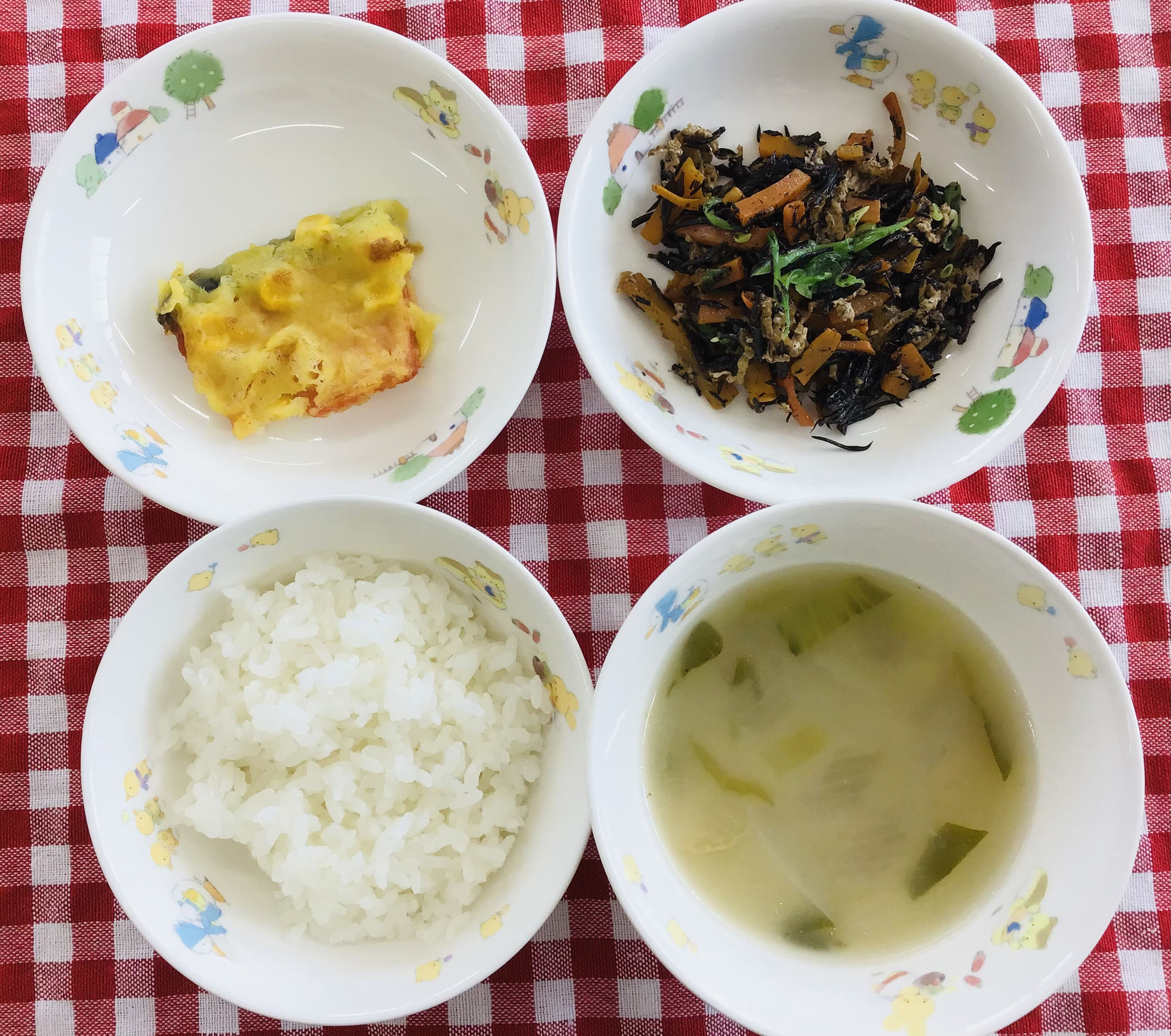 6/11　ご飯  みそ汁  さけのサラダ焼き  ひじきの煮物