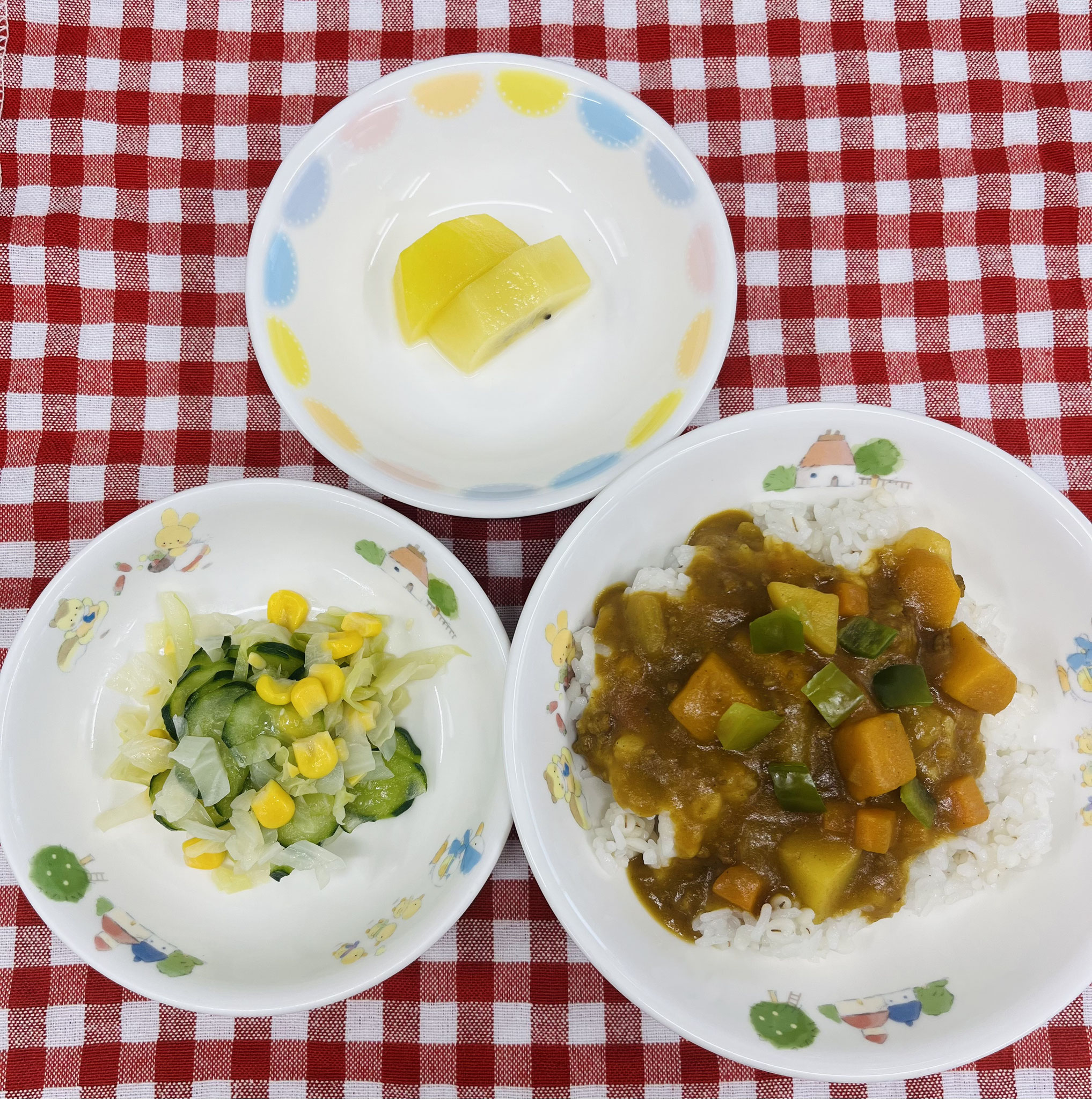 6/10　野菜カレー　コーンサラダ　キウィフルーツ　