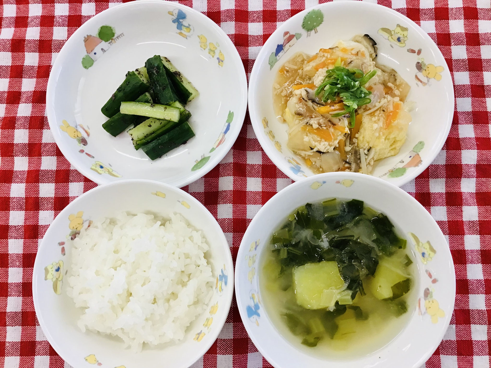 6/15　ご飯　みそ汁　揚げ豆腐の和風あんかけ　きゅうりのゆかり和え