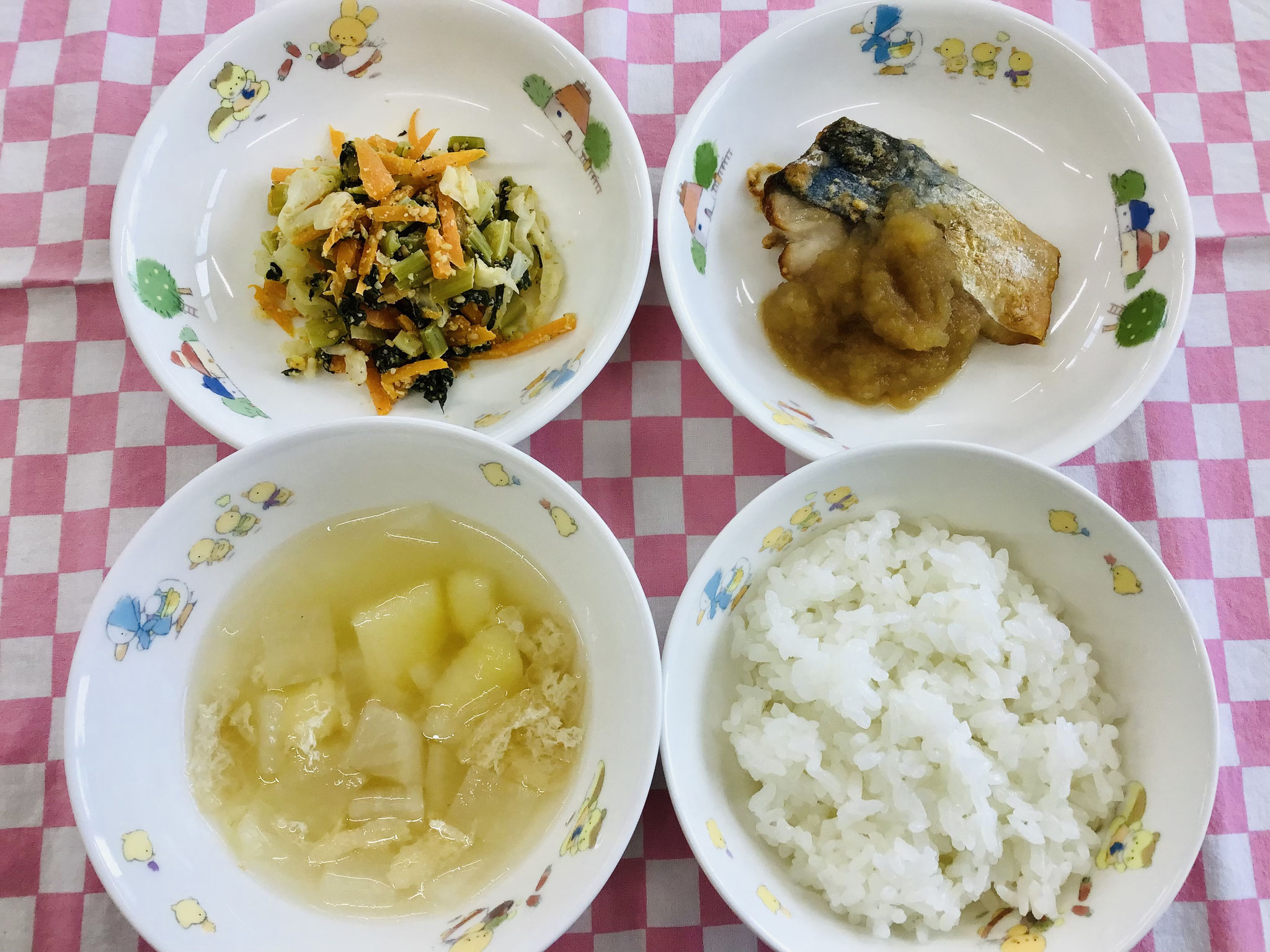6/4　ご飯  すまし汁  さばのさっぱり甘酢ソース  小松菜の塩ごま和え