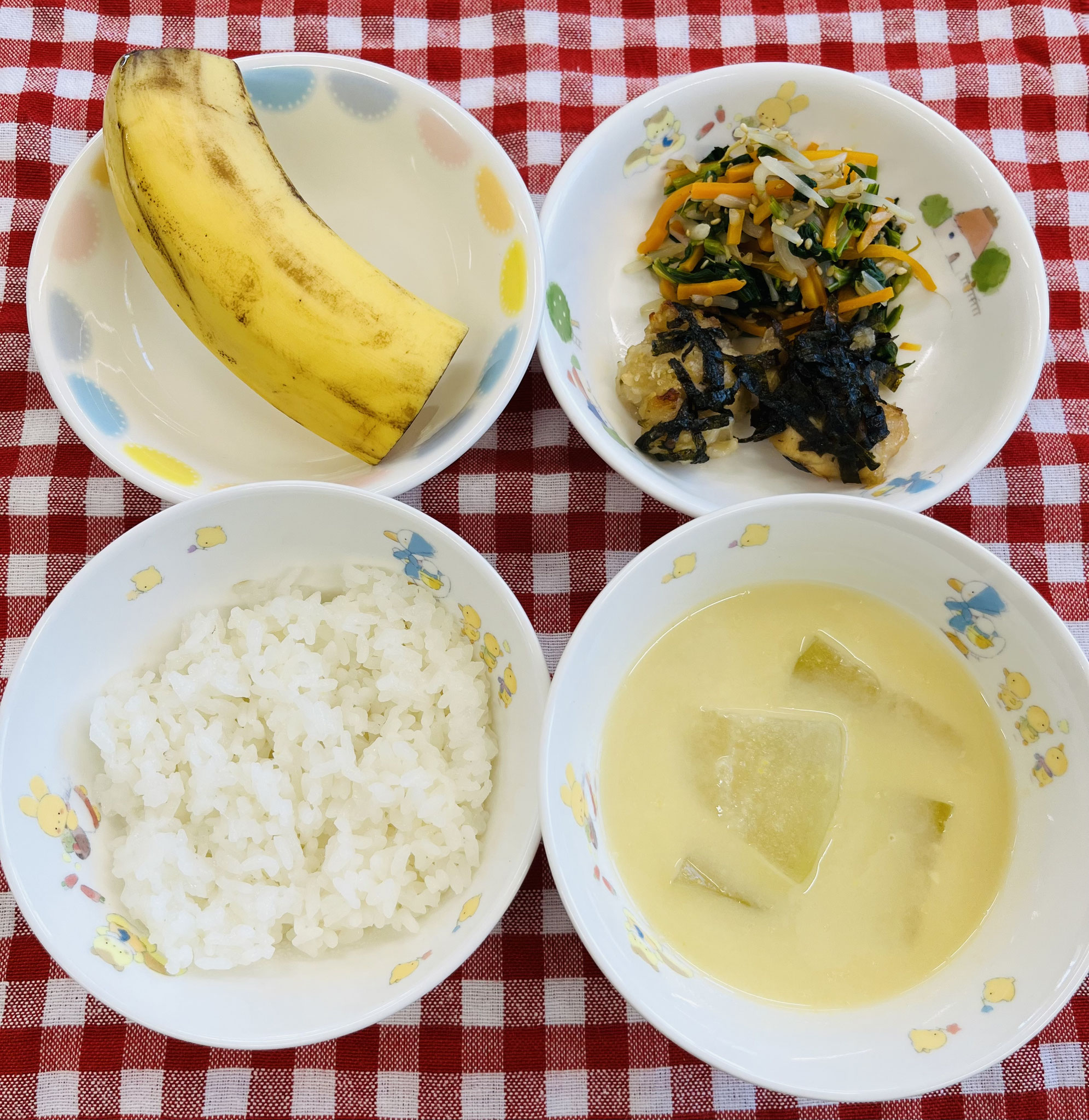 7/25　ご飯  コーンスープ  鶏ののり焼き  野菜のナムル  バナナ