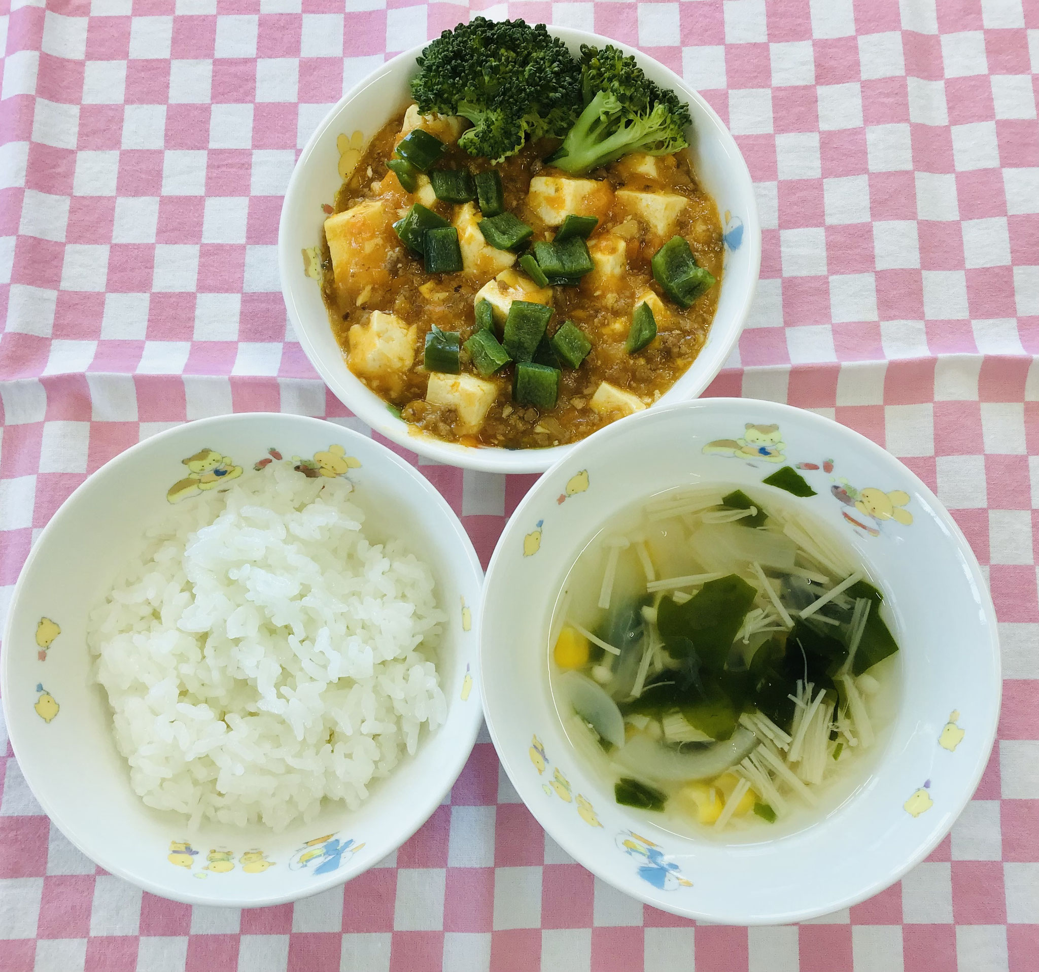 6/10　ご飯  若布スープ  マーボー豆腐  ゆでブロッコリー