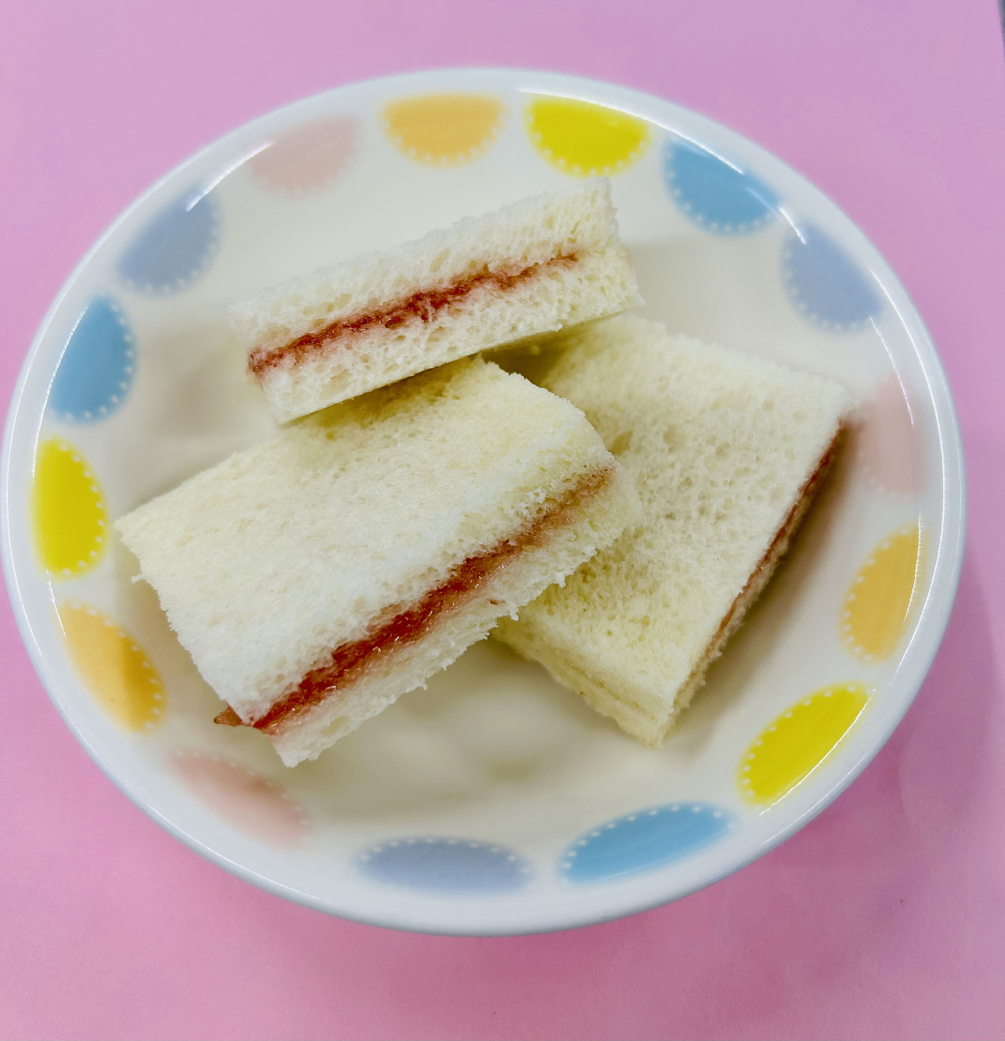 6/27　ジャムサンドイッチ　牛乳