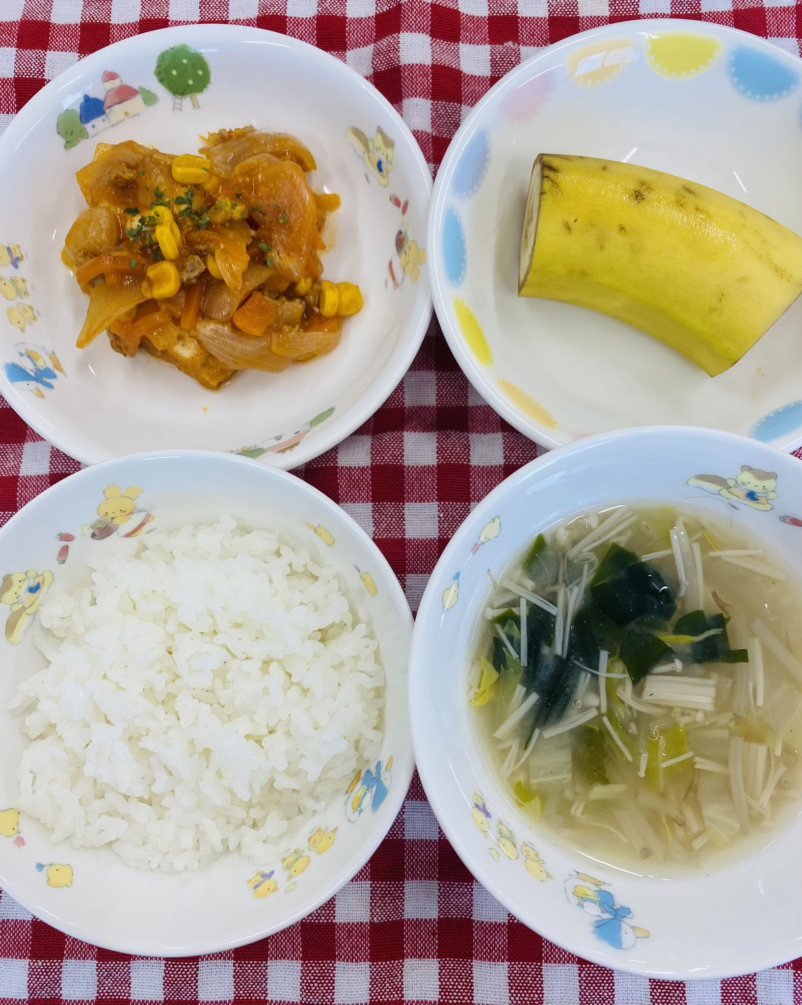 3/18　ご飯　みそ汁　厚揚げのケチャップ煮　バナナ