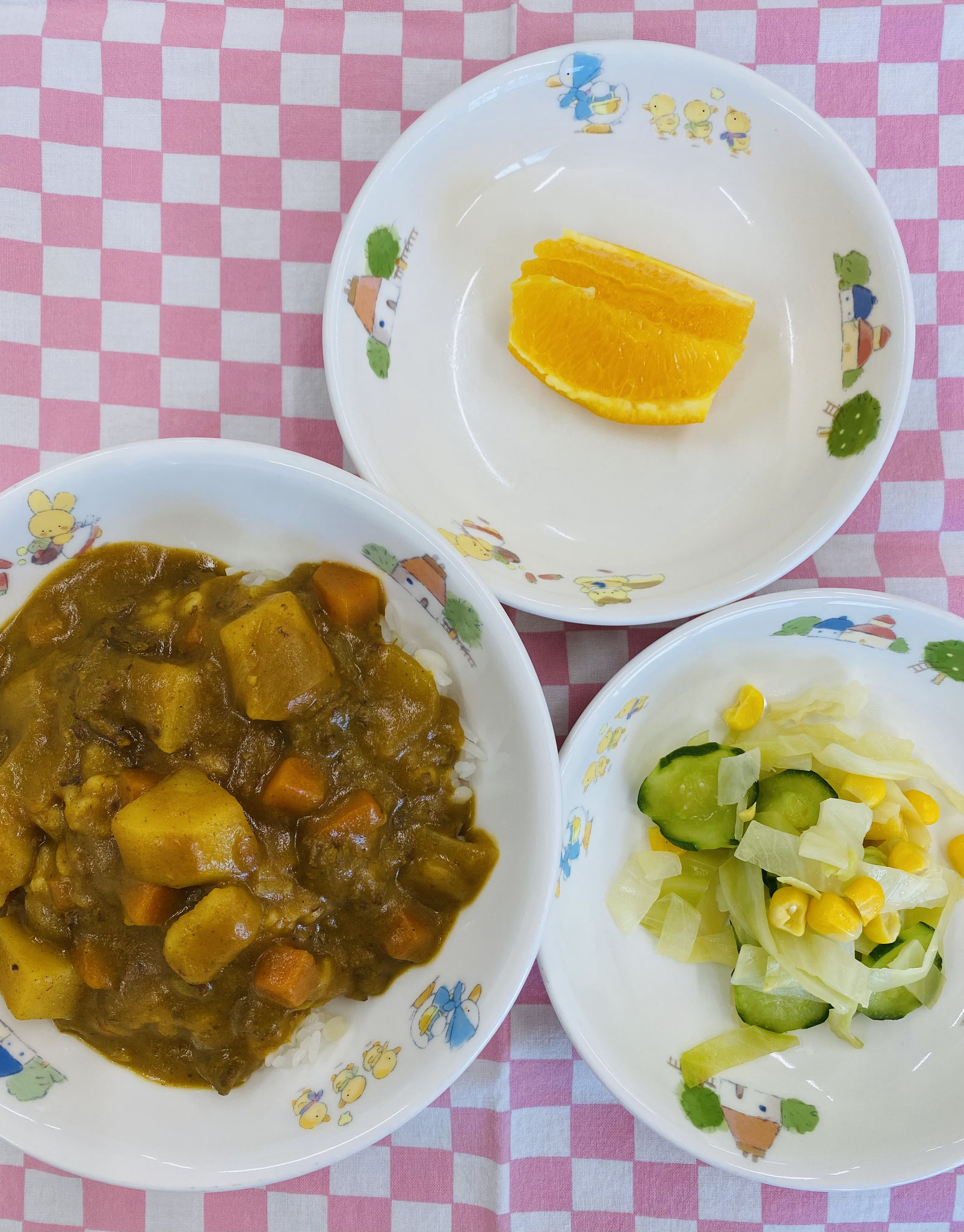 4/7　カレーライス　コーンサラダ　オレンジ
