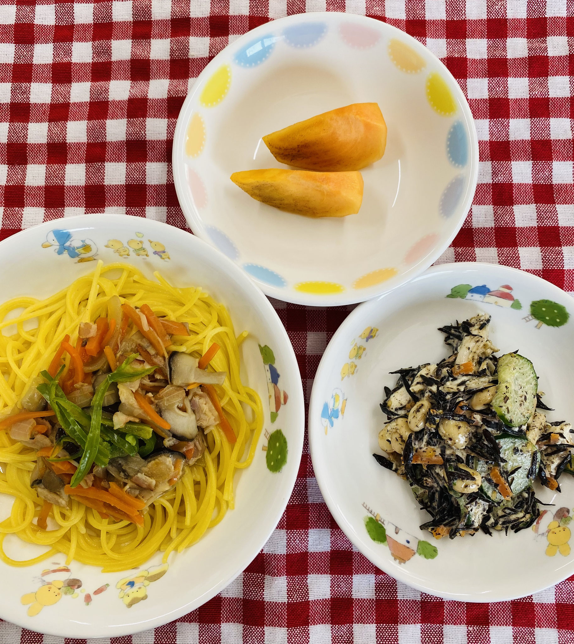 11/4　きこり風スパゲッティ　豆入りひじきサラダ　柿