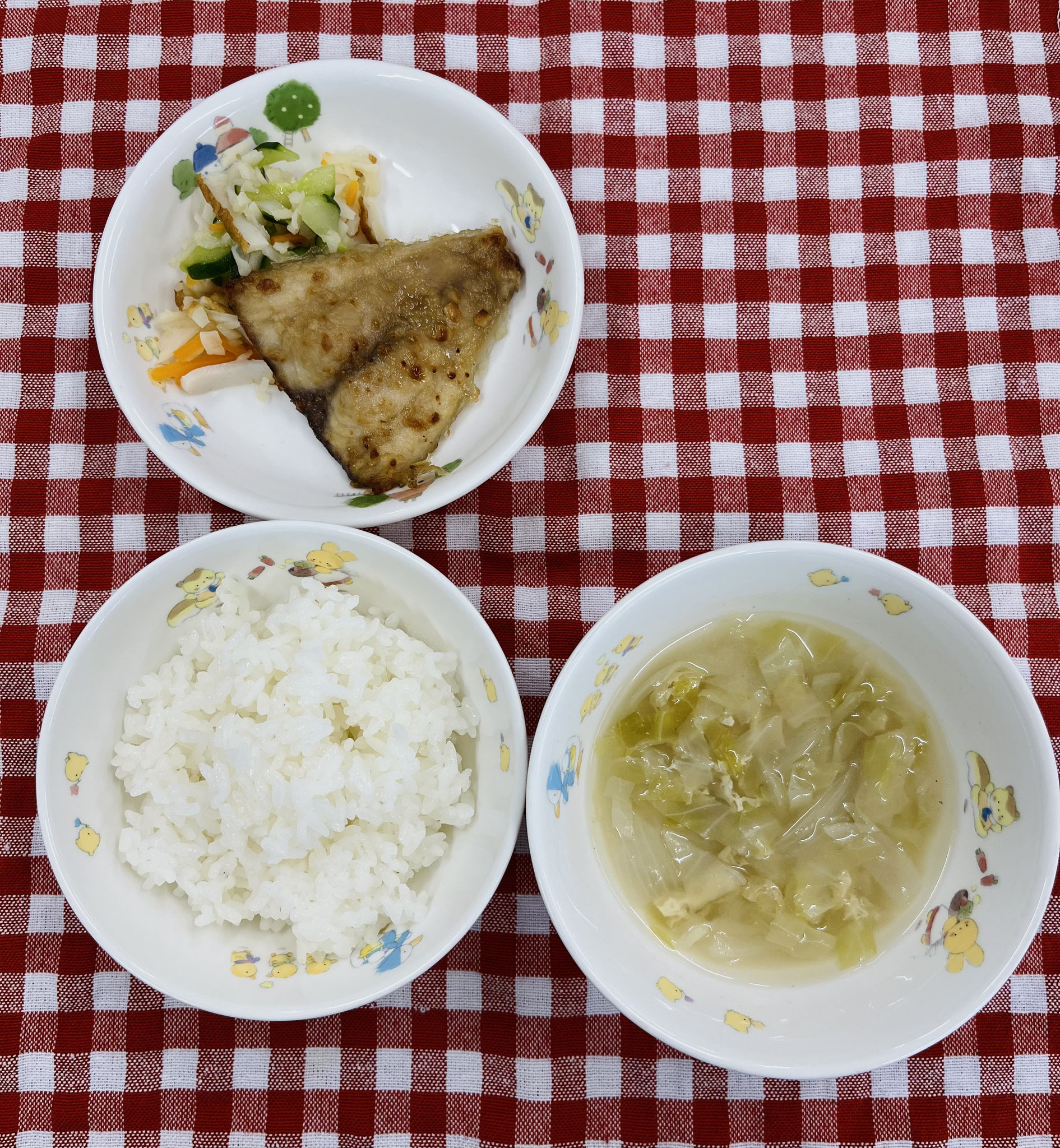 7/17　ご飯　みそ汁　あじの香り焼き　切干大根のサラダ